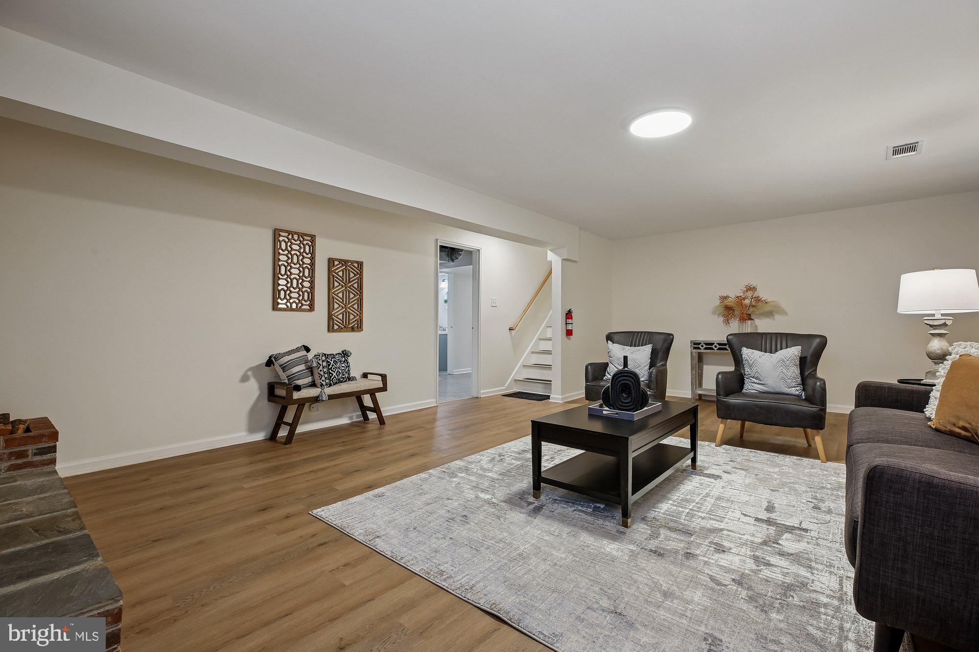 NEWPORT HILLS - Residential