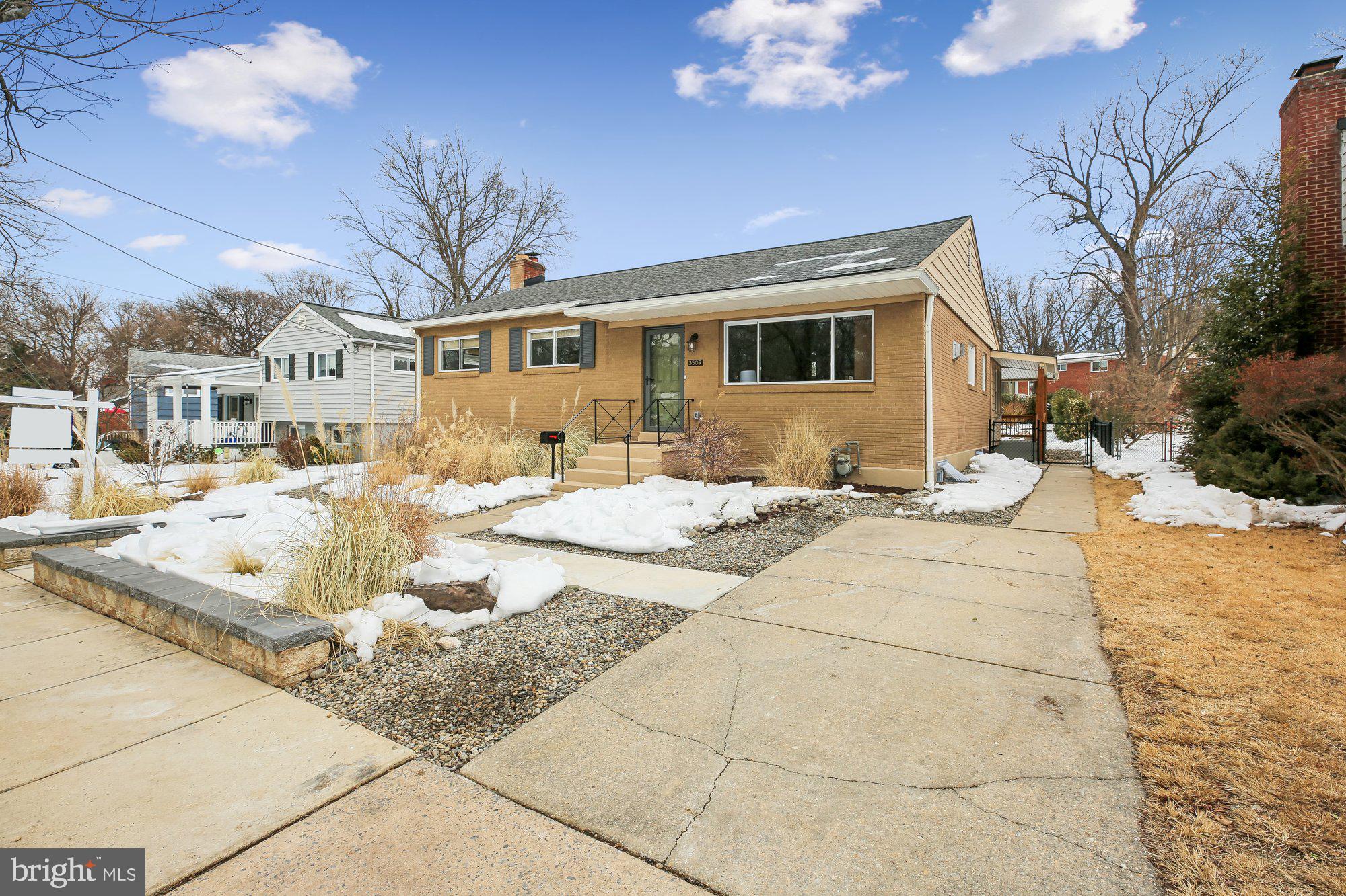 NEWPORT HILLS - Residential