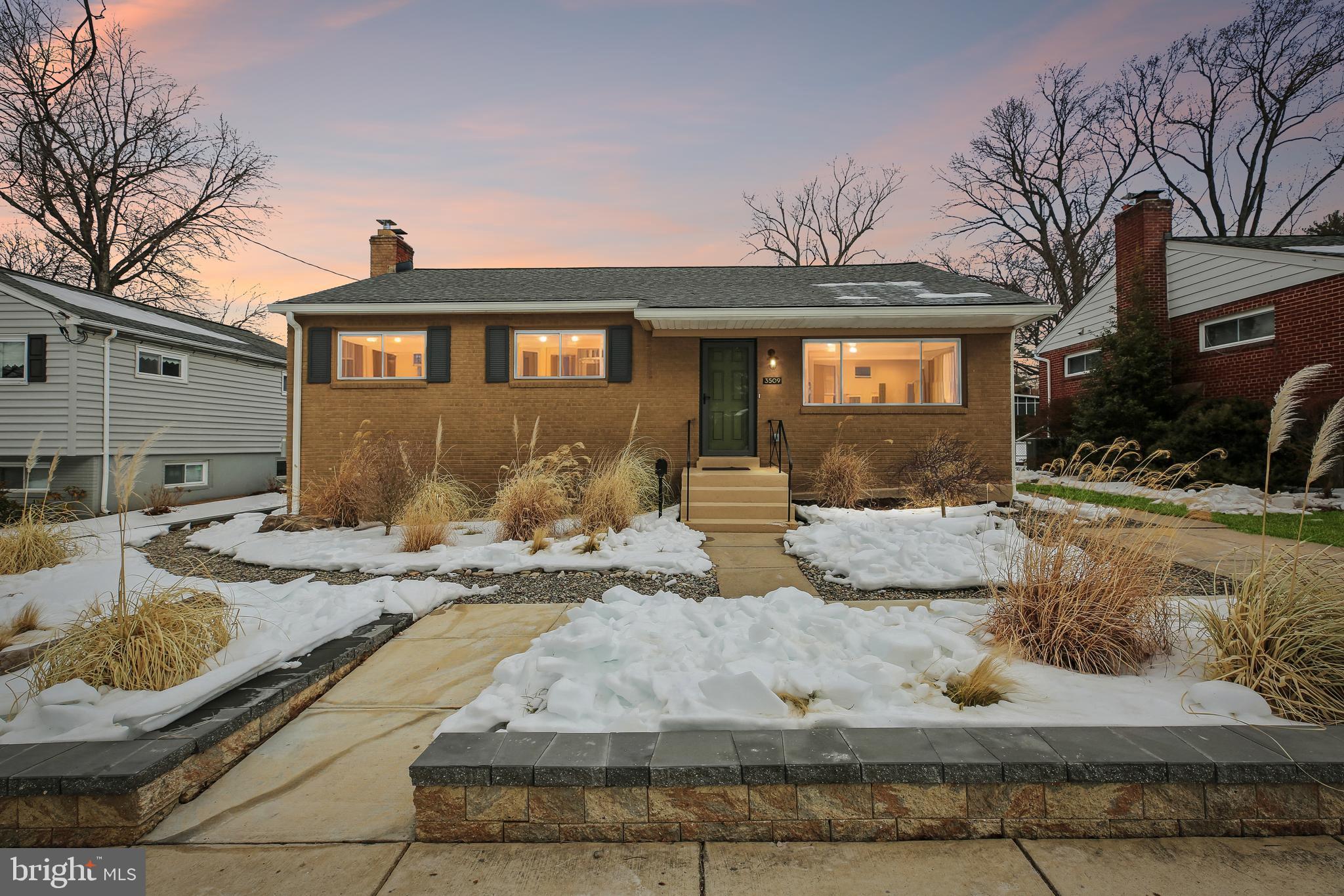 NEWPORT HILLS - Residential