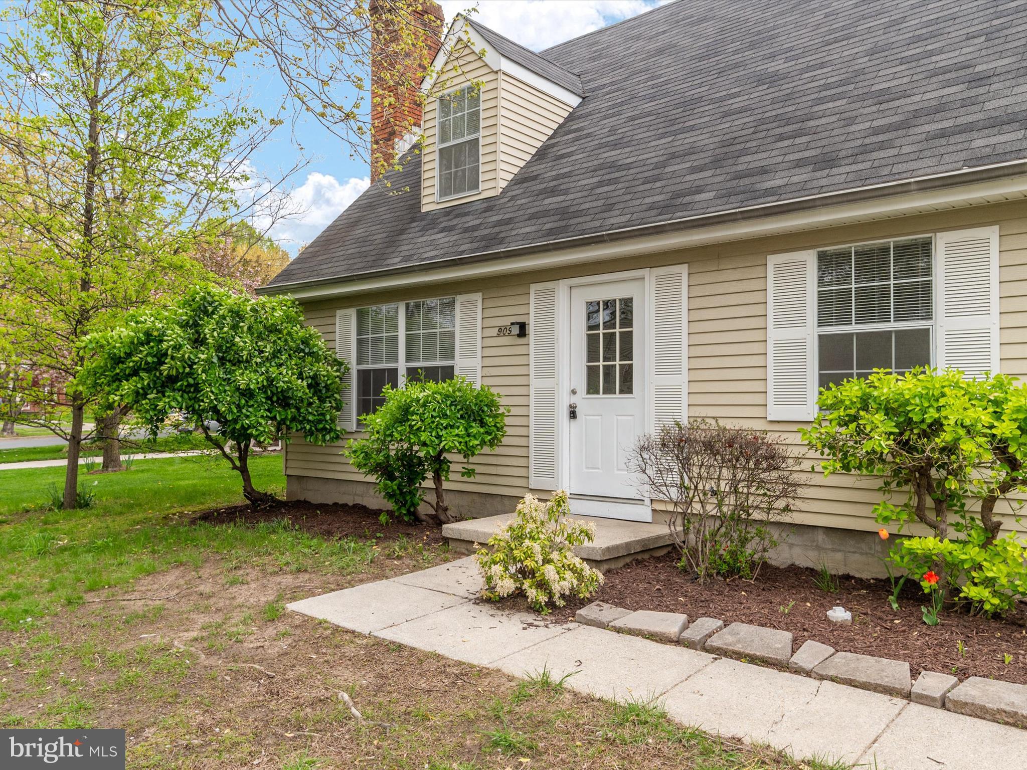 909 TRURO LANE