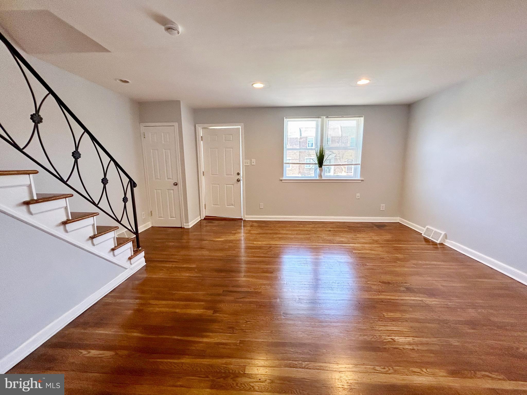 OXFORD CIRCLE - Residential