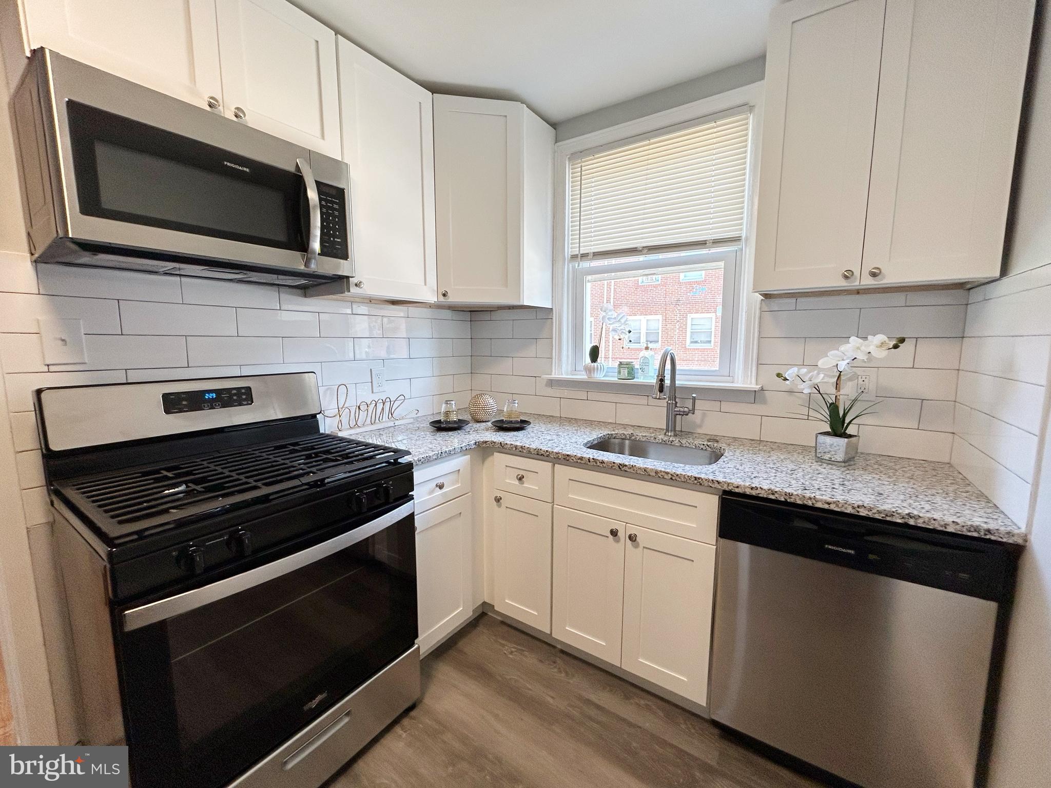 OXFORD CIRCLE - Residential