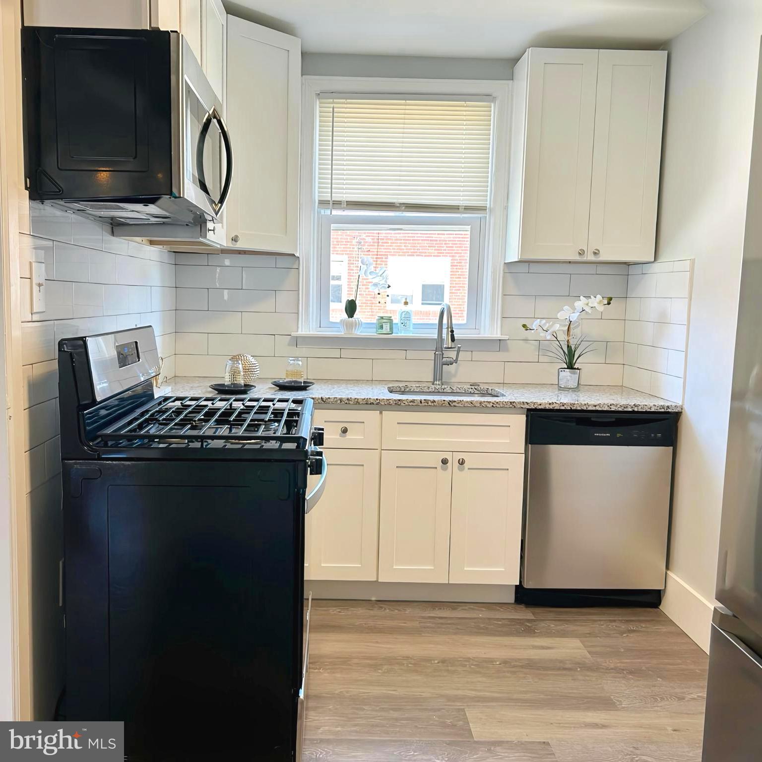 OXFORD CIRCLE - Residential