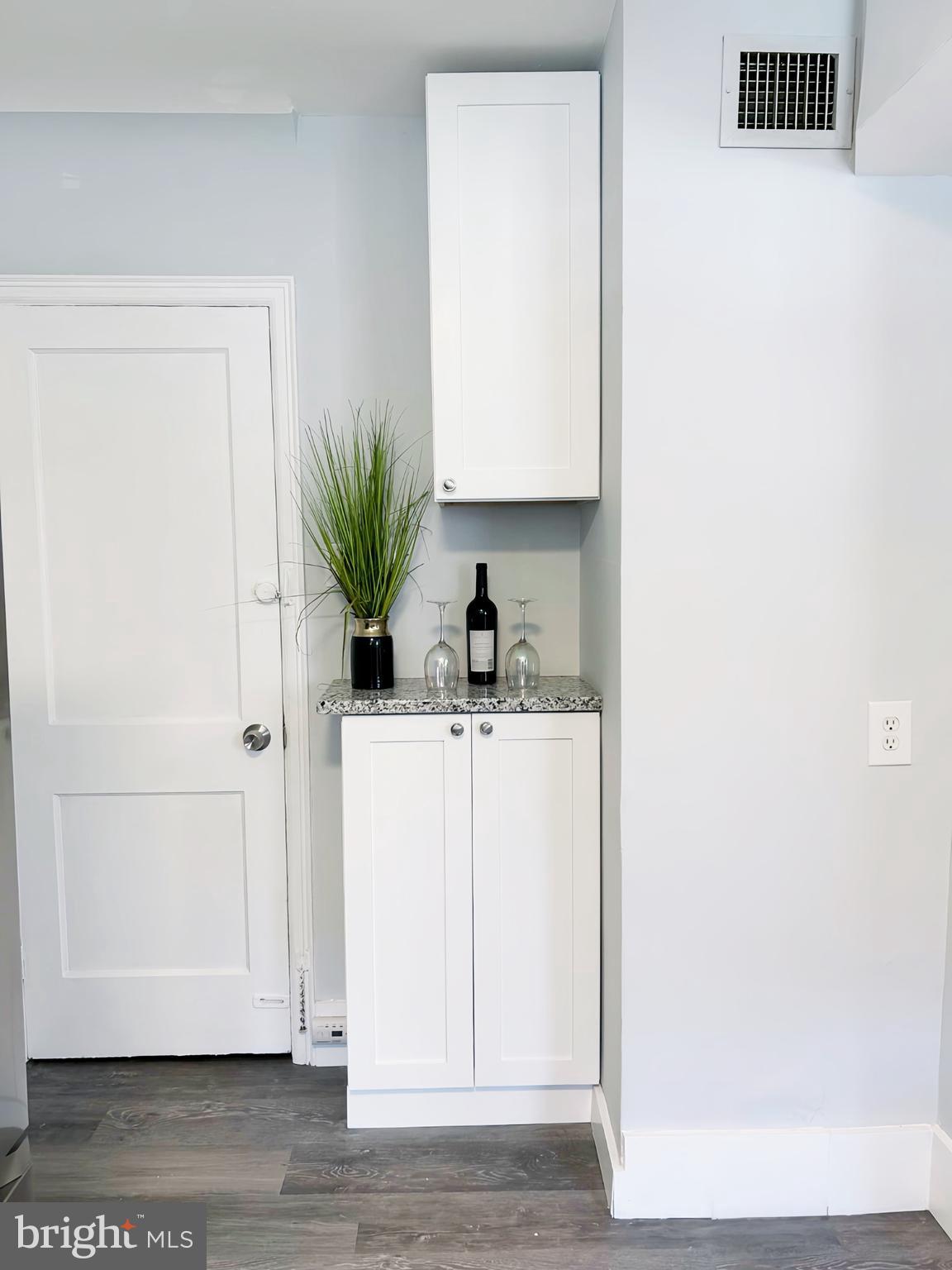 OXFORD CIRCLE - Residential