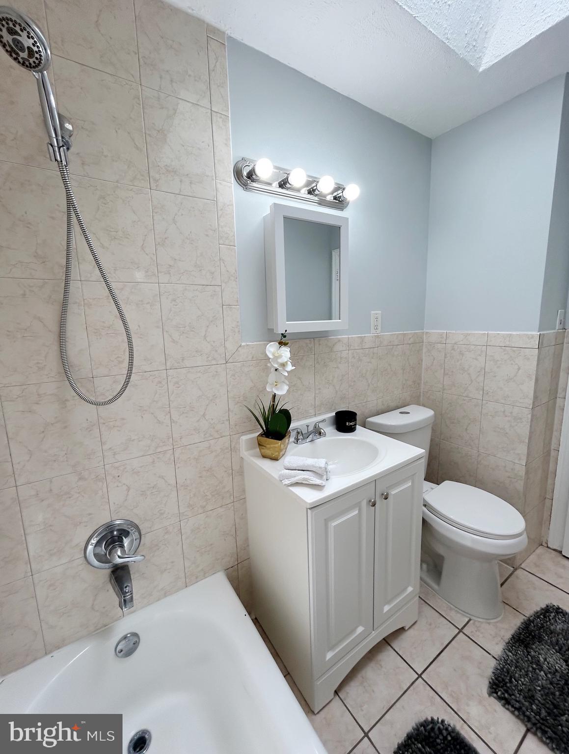 OXFORD CIRCLE - Residential