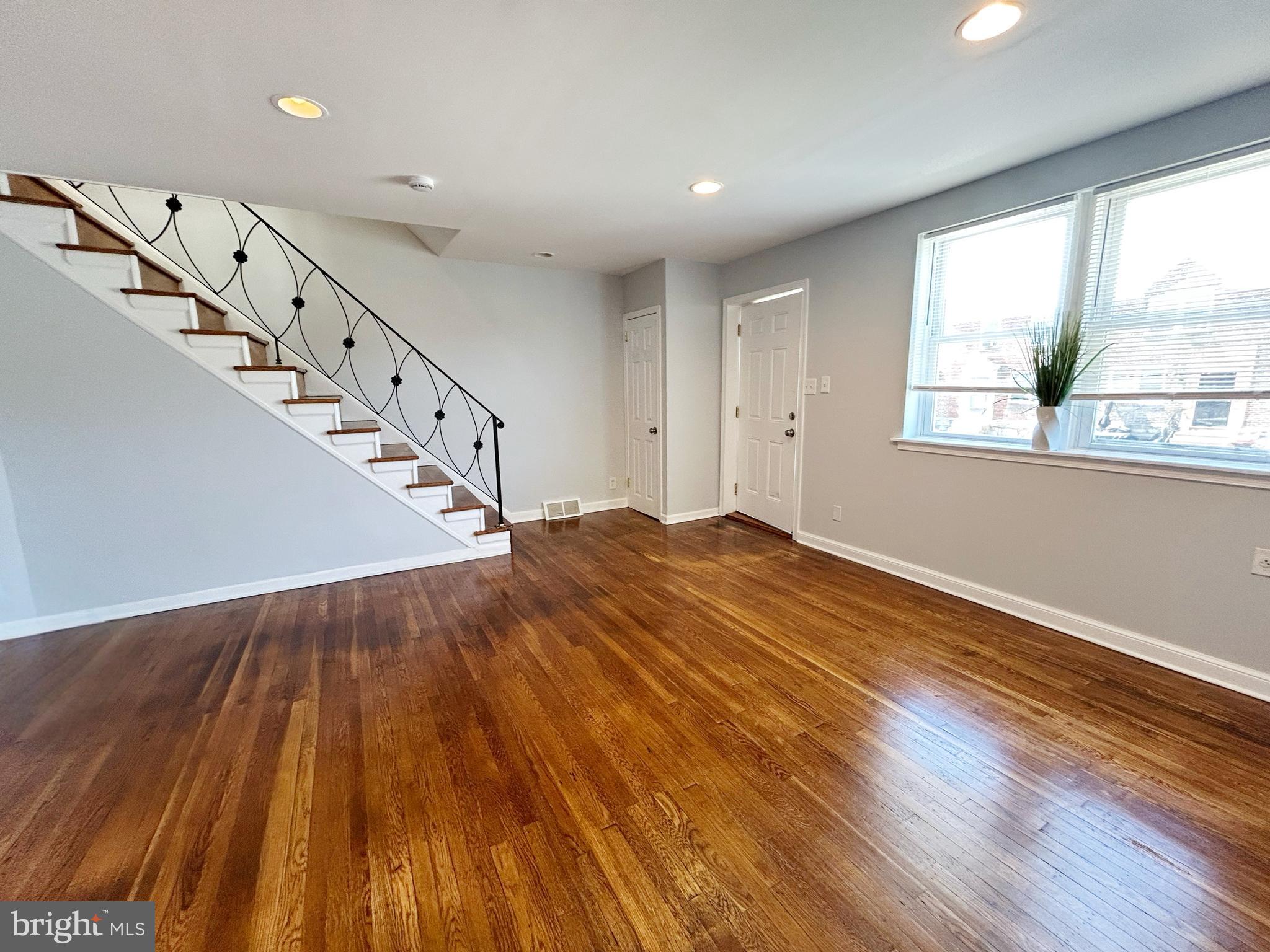 OXFORD CIRCLE - Residential