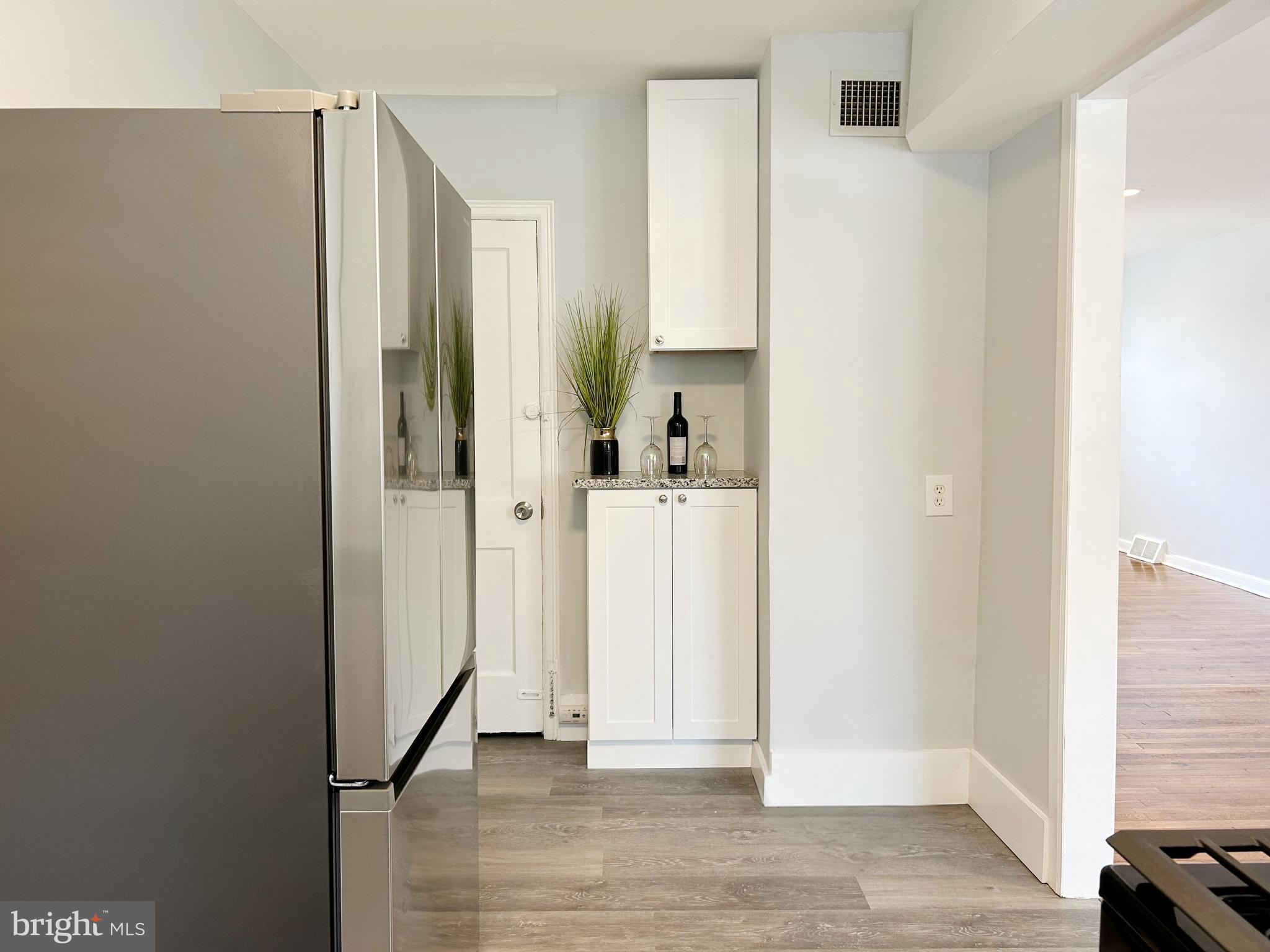 OXFORD CIRCLE - Residential