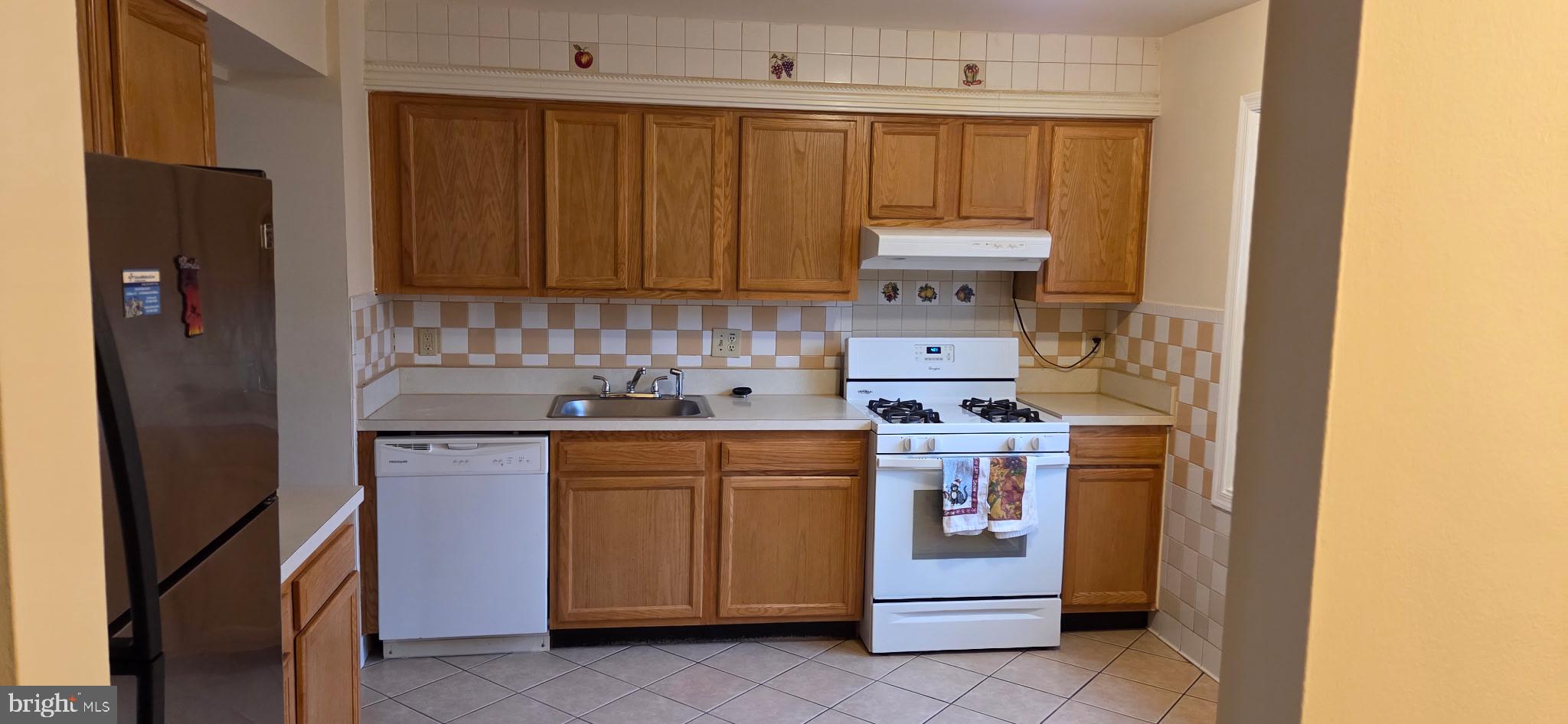 FOXWOOD - Residential Lease