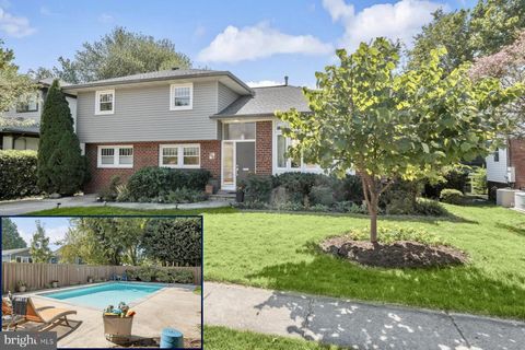 Photo of 8710 Hartsdale Avenue, BETHESDA, MD 20817 (MLS # MDMC2198684)