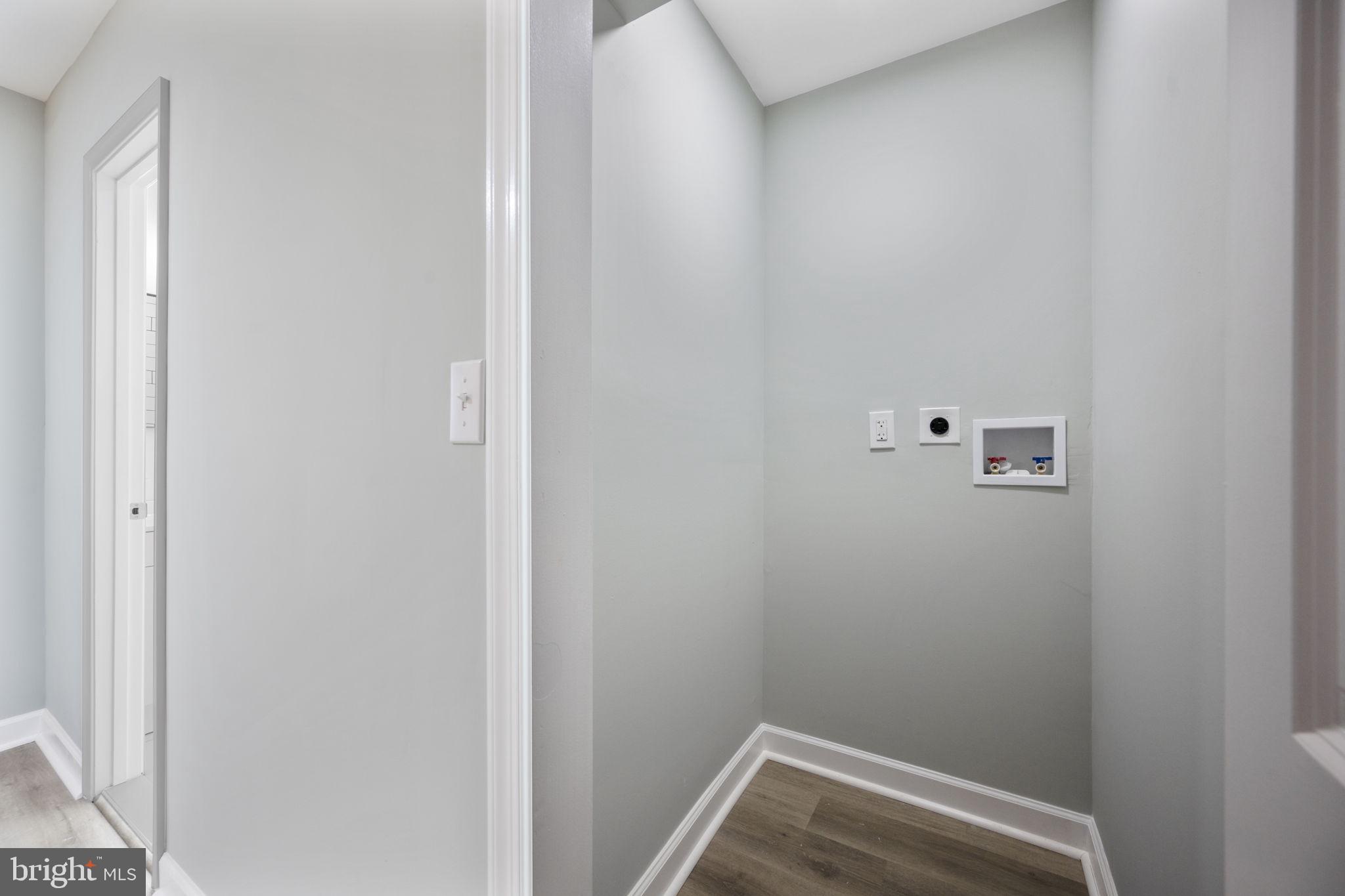 GREEKTOWN - Residential Lease