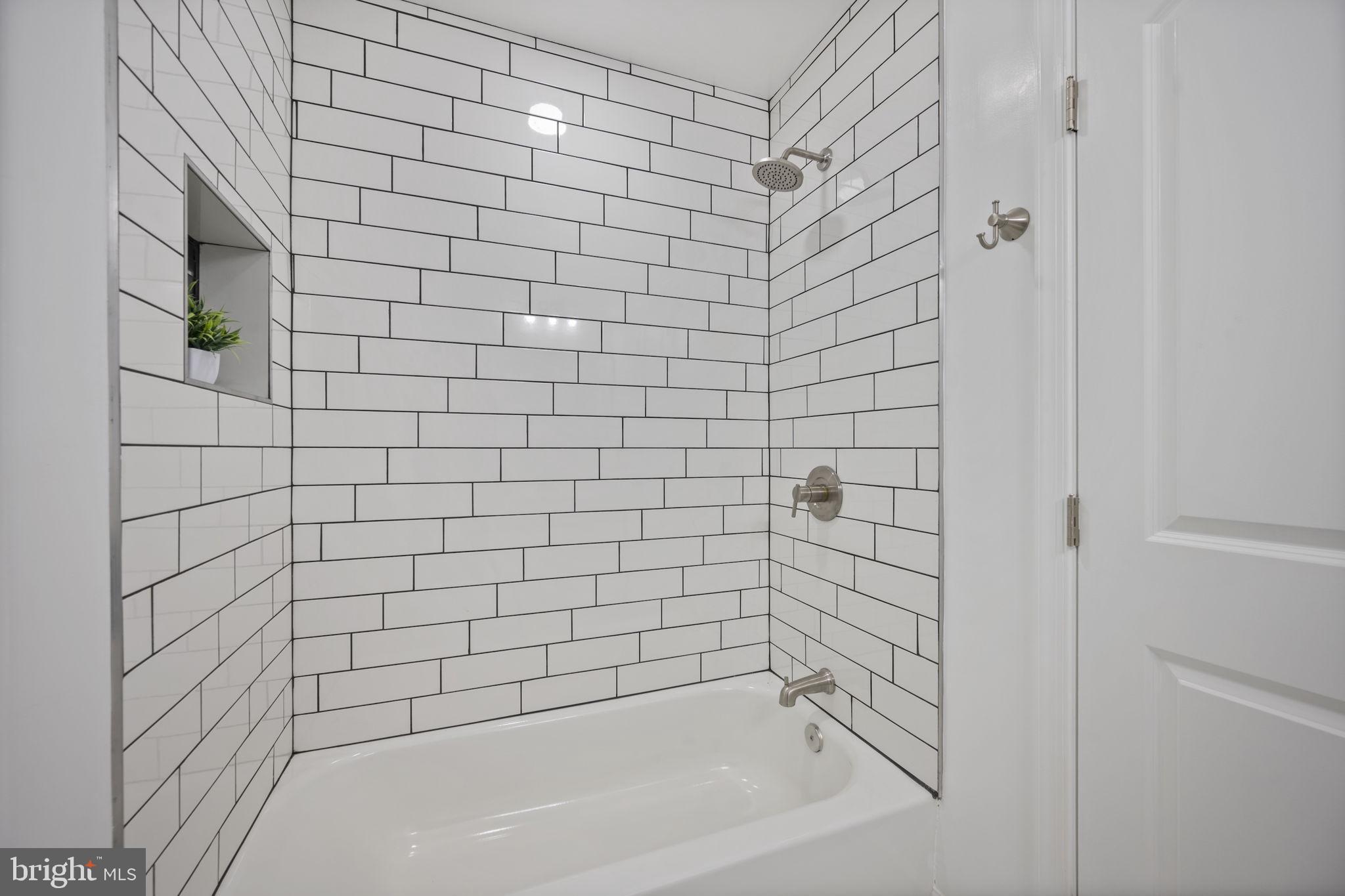 GREEKTOWN - Residential Lease