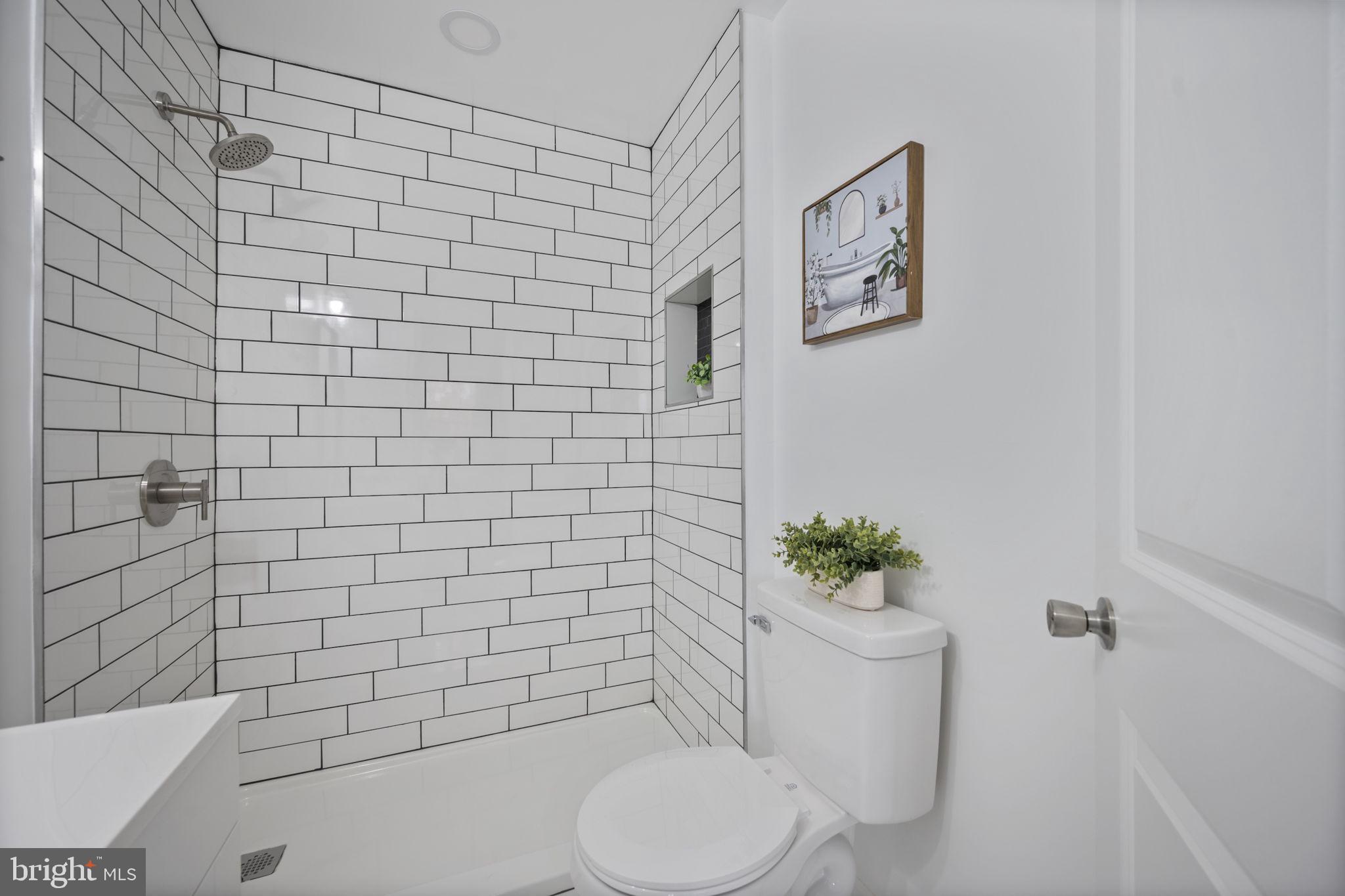 GREEKTOWN - Residential Lease