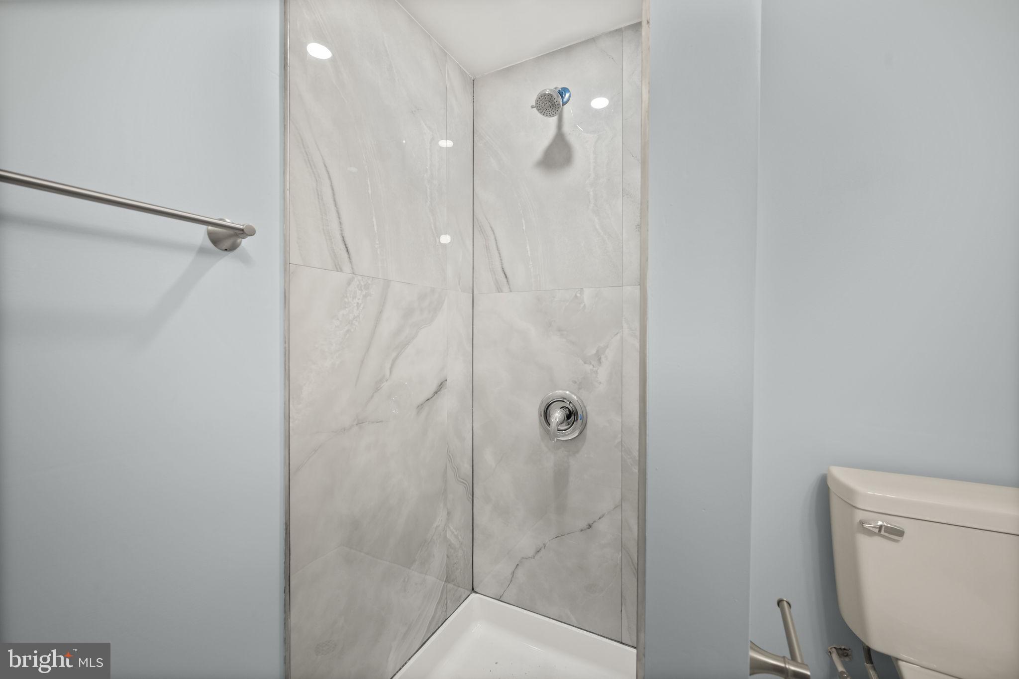 GREEKTOWN - Residential Lease