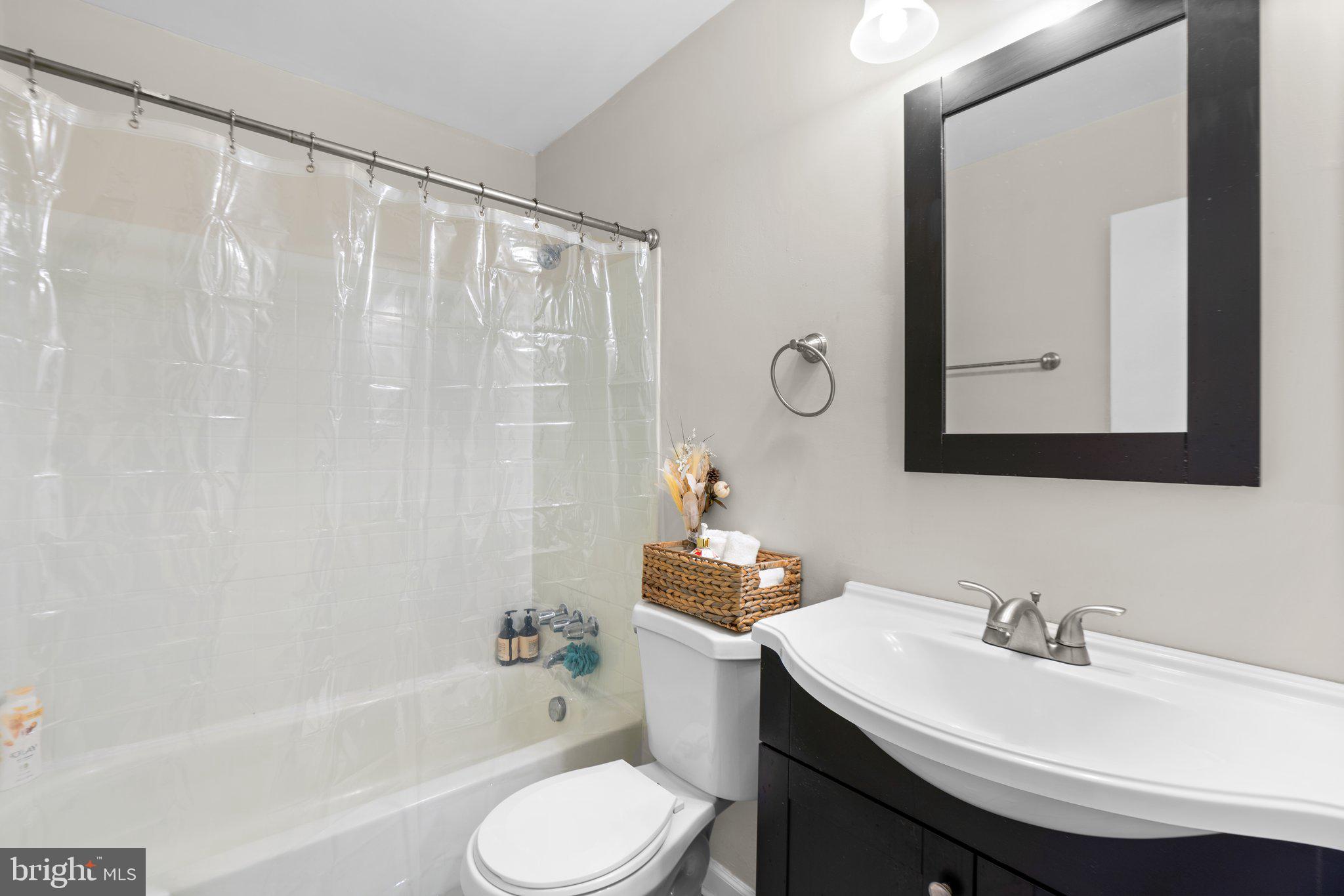 SHADY GROVE VILLAGE - Residential