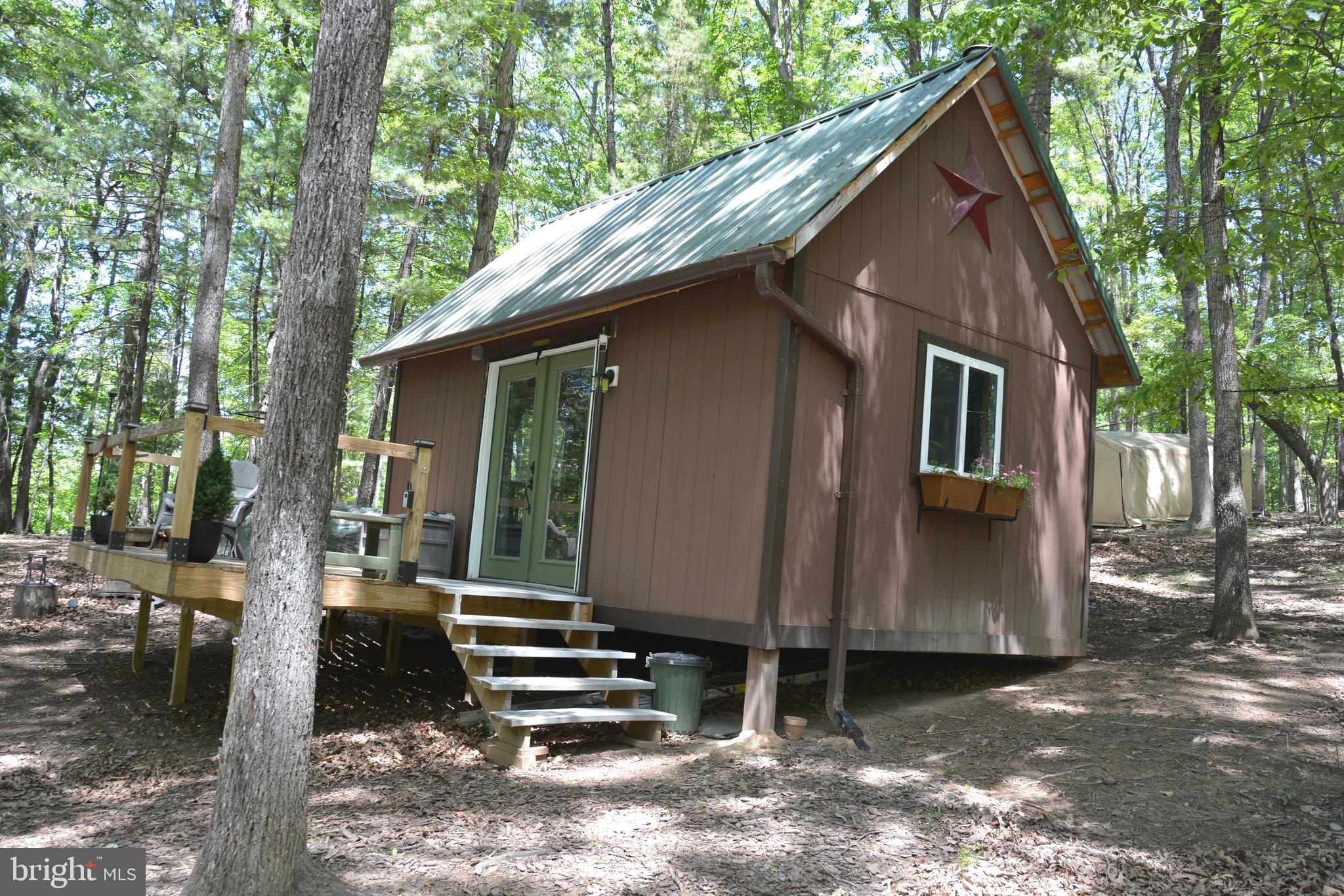 RITTER MOUNTAIN - Land