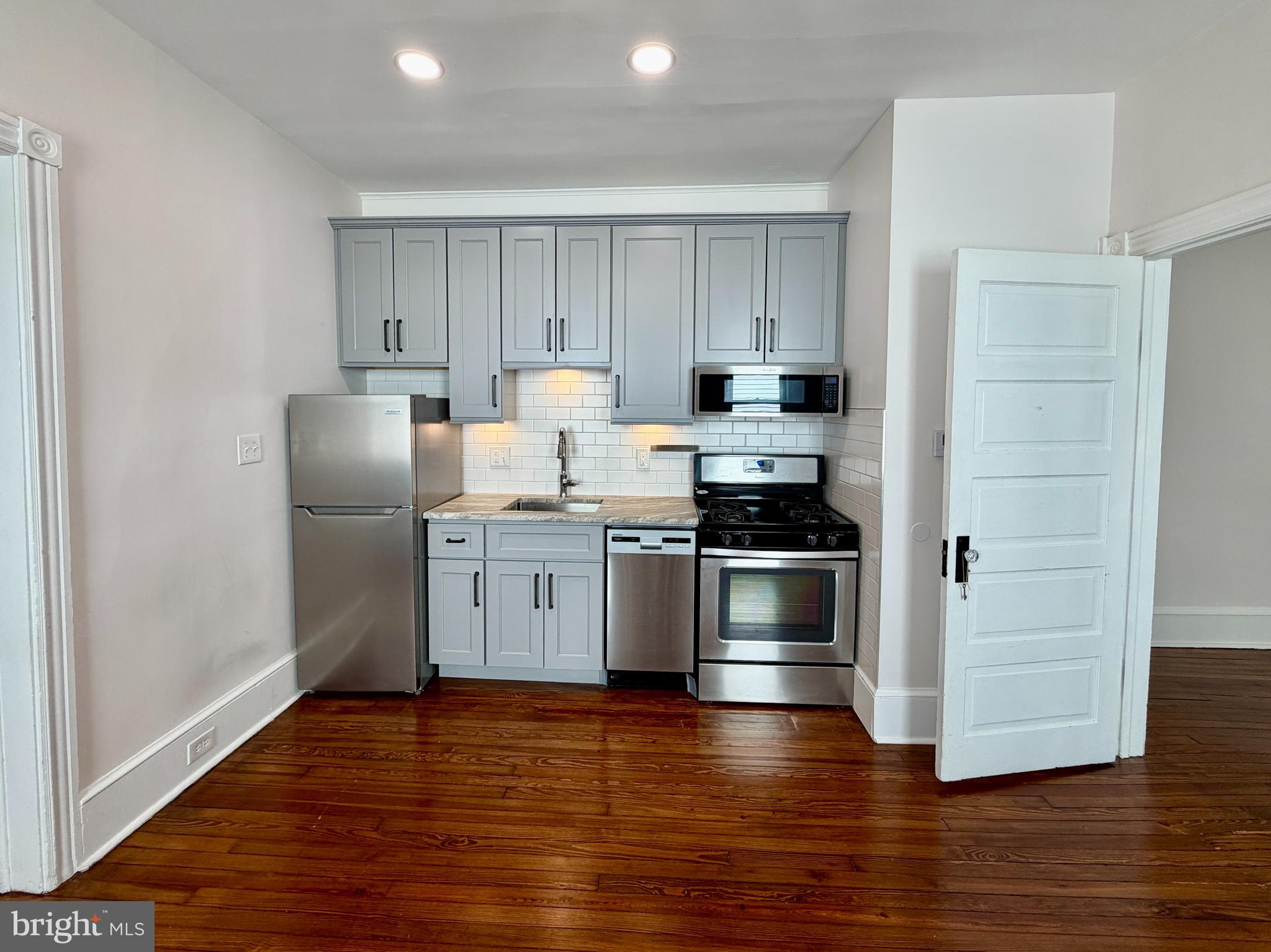 38 WALNUT STREET 1ST FLOOR