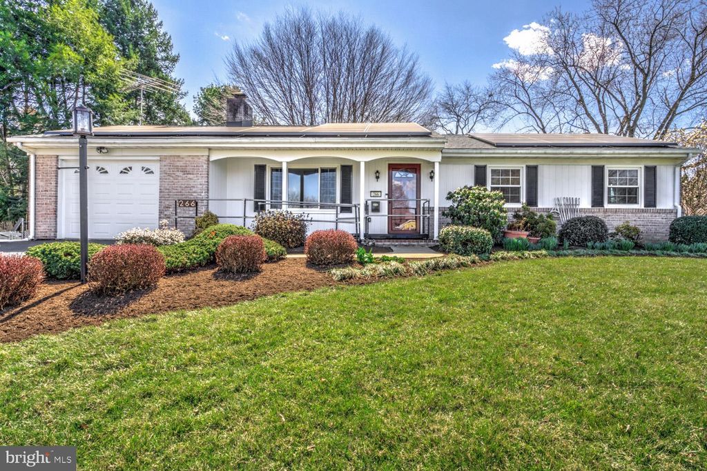 Photo of 266 Highview Drive, LEOLA, PA 17540 (MLS # PALA2066022)