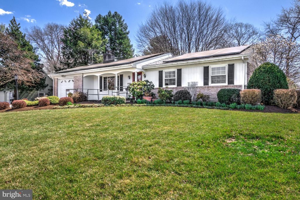 Photo of 266 Highview Drive, LEOLA, PA 17540 (MLS # PALA2066022)