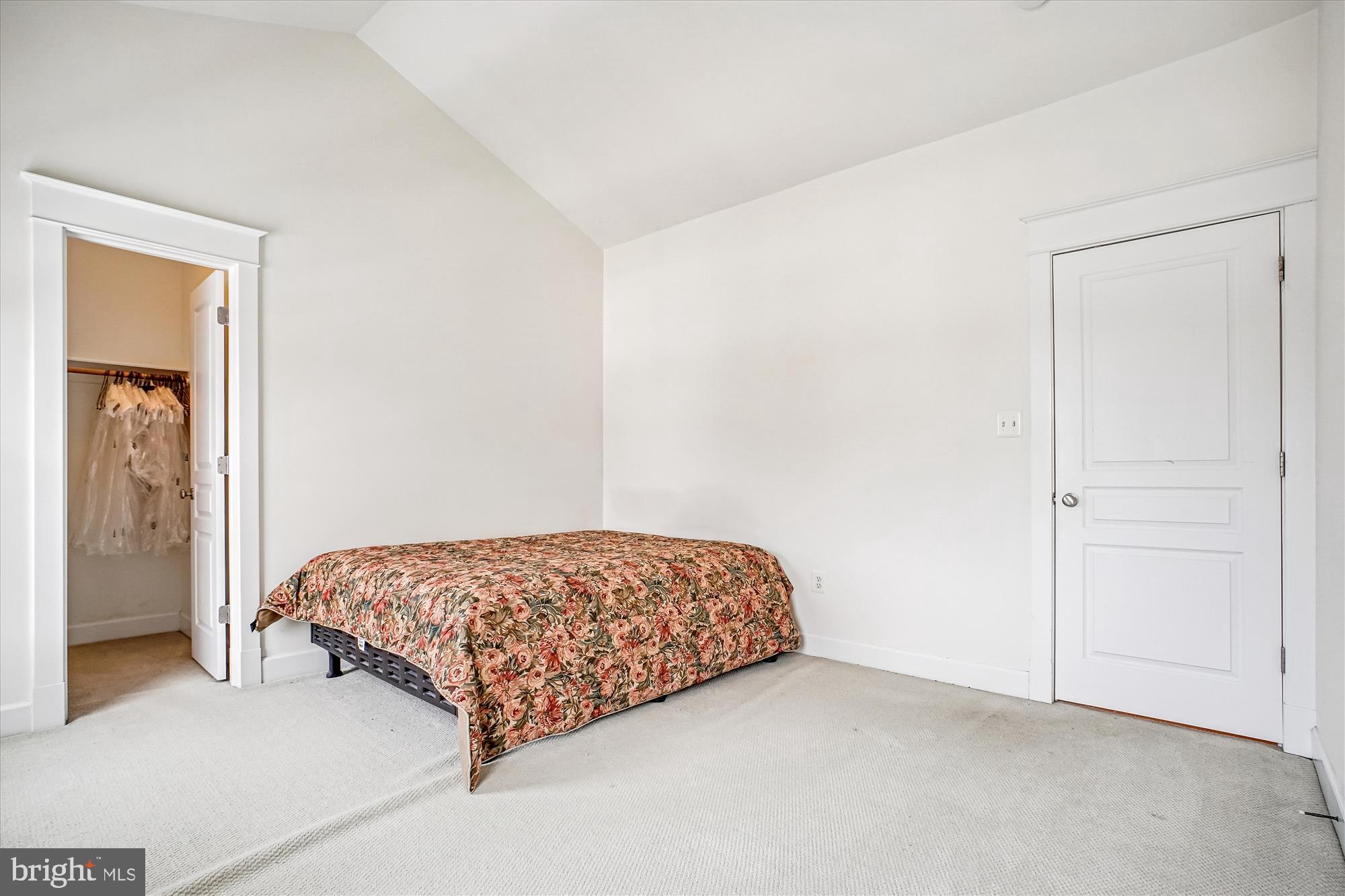 CLARENDON - Residential