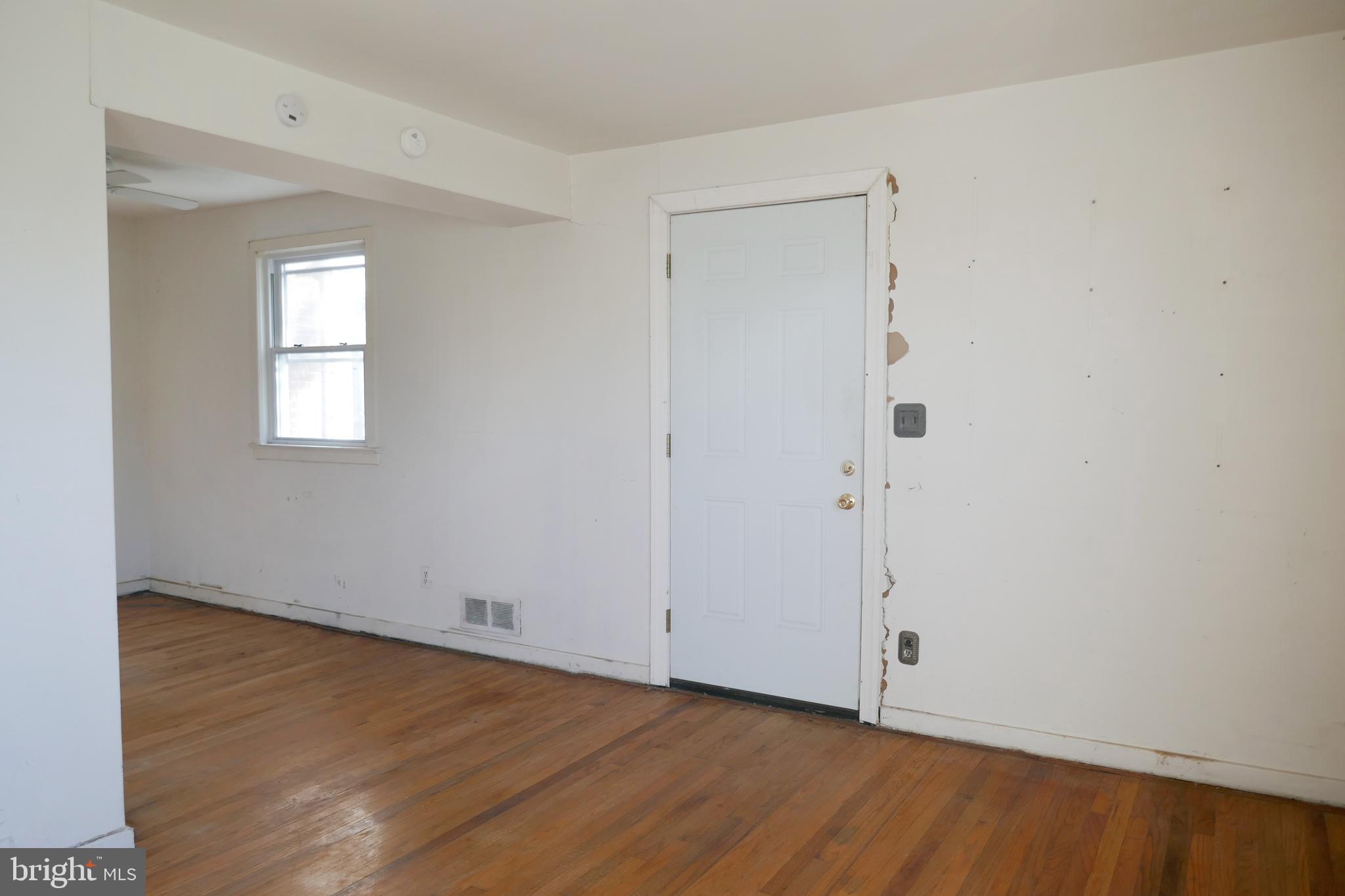 IVERSON SQUARE CONDOMINIUM - Residential