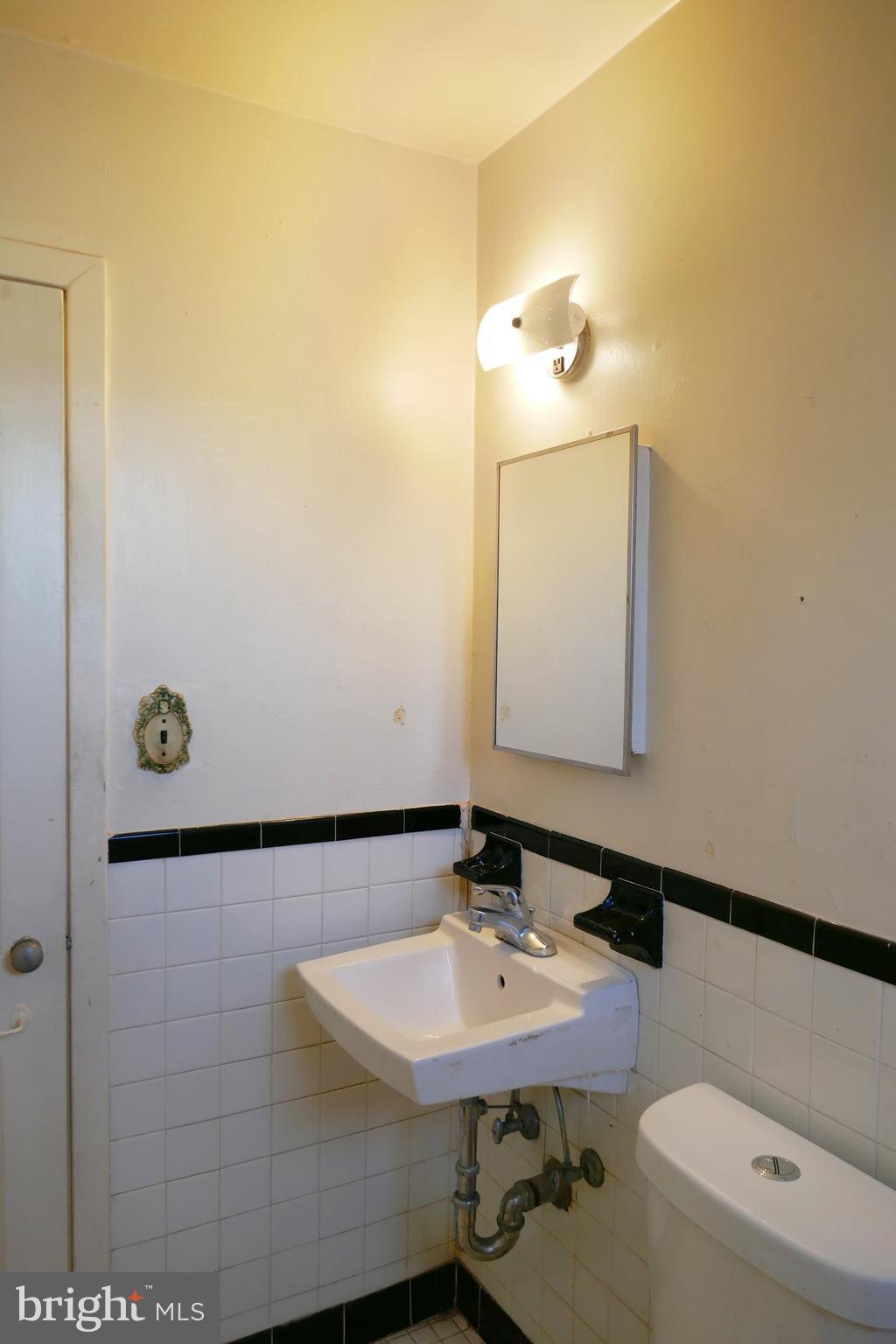 IVERSON SQUARE CONDOMINIUM - Residential