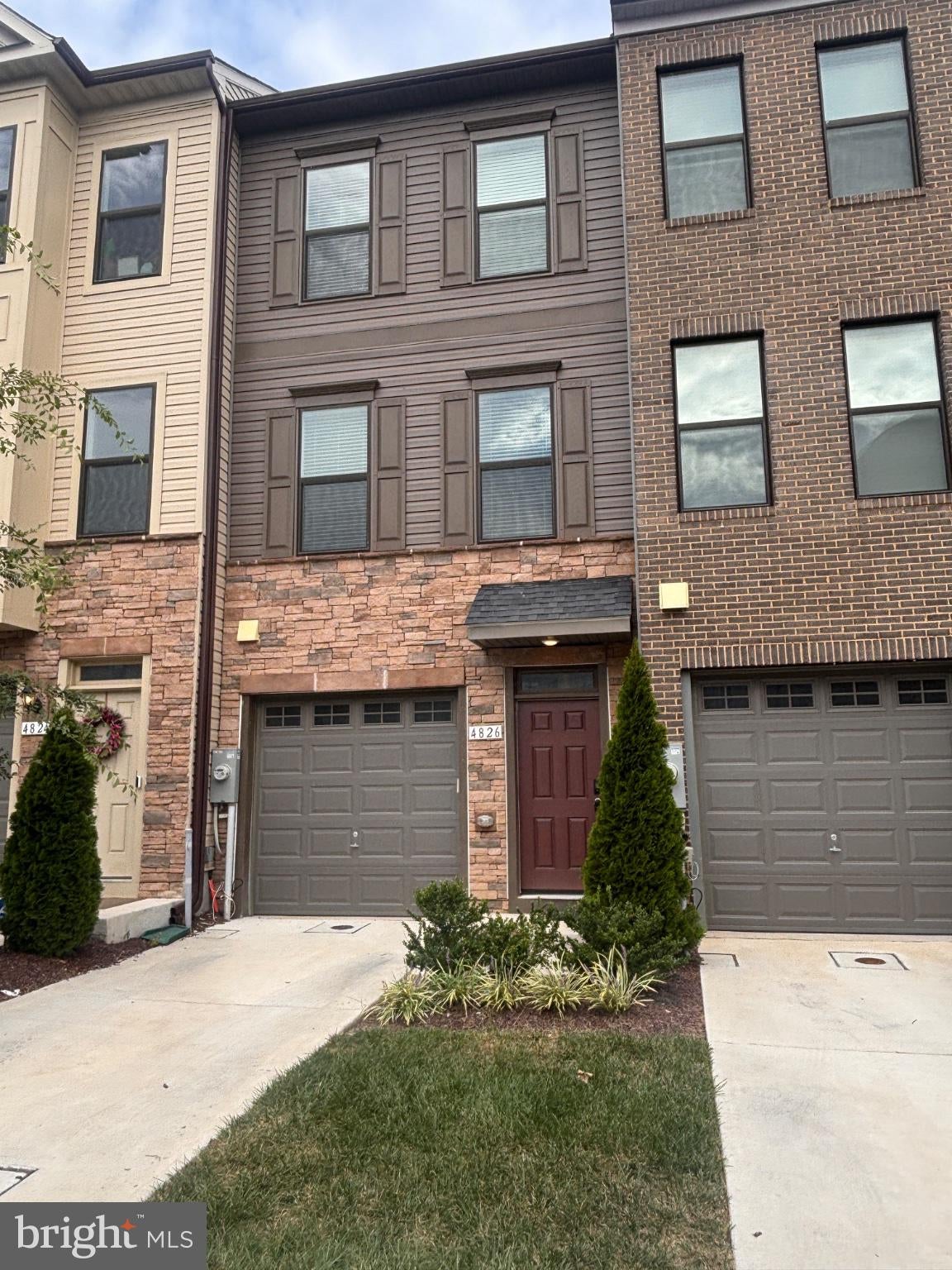 4826 VISTA GLEN LANE