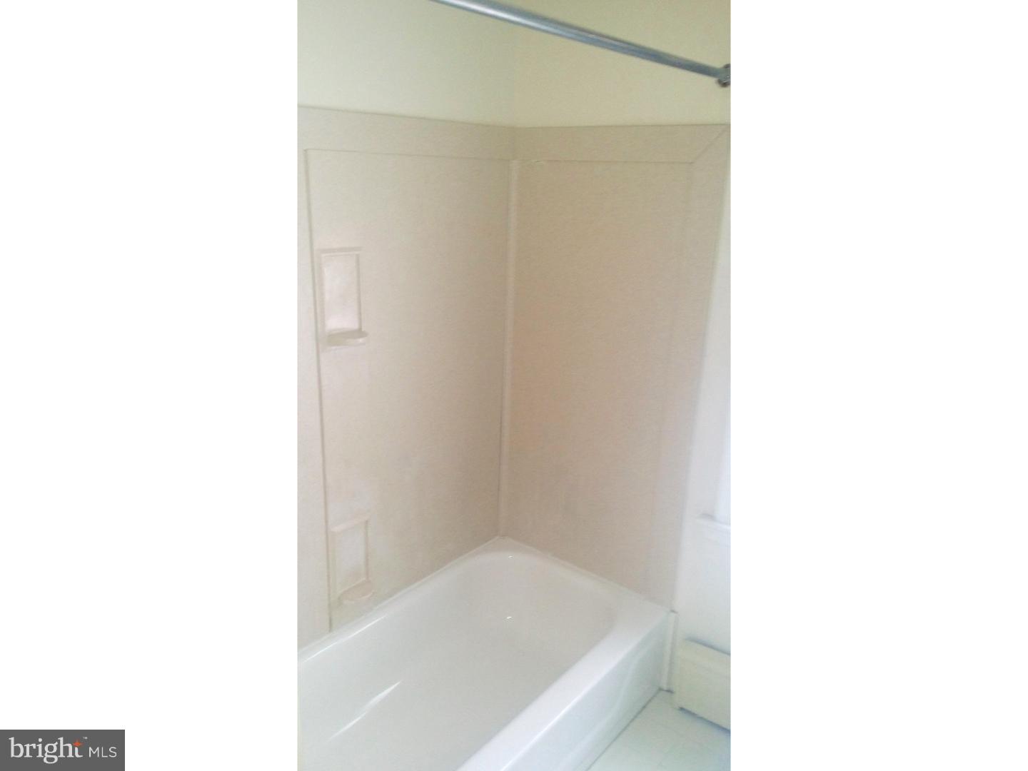 LANSDOWNE - Residential Lease