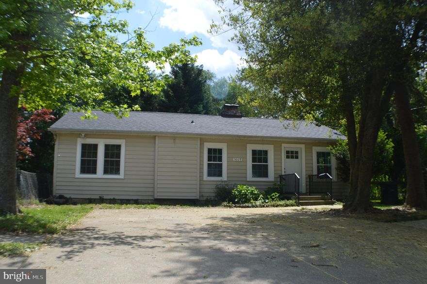 Great location, Close to Riverside Park, walking distance!!  This Rancher will not last long. Full fenced yard, clean and neat crawl space.  Be ready to buy this home has lot of potential, room for toys in the yard side and rear. Parking is double size parking pad. Imagine access to a popular park with in walking distance, playing outdoor games every night is a real possibility.