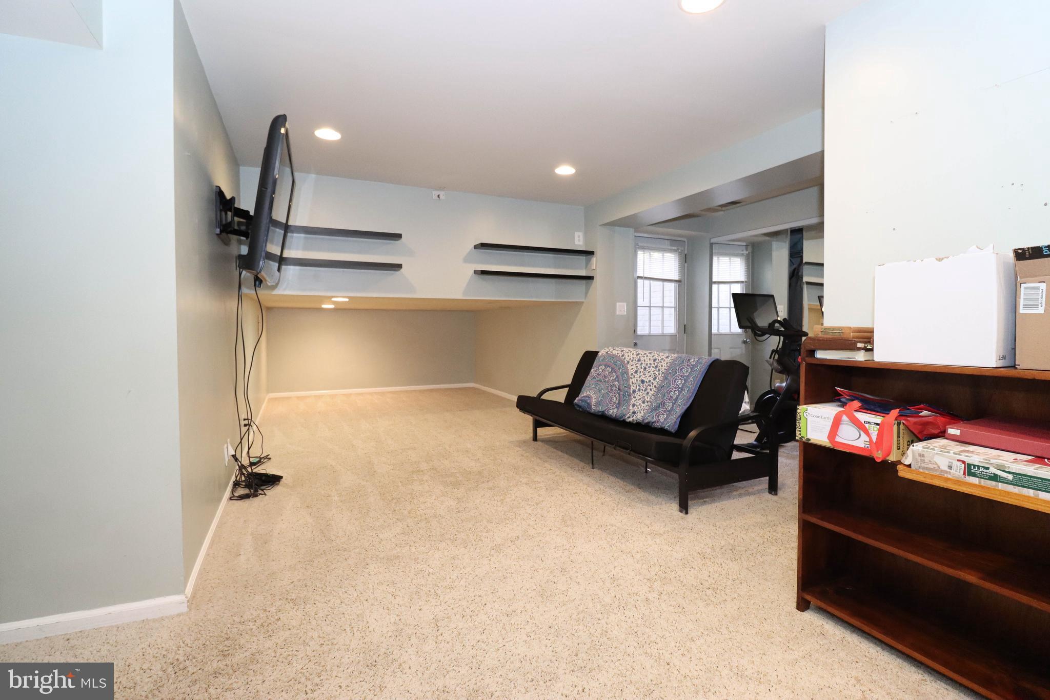 SEVEN OAKS - Residential