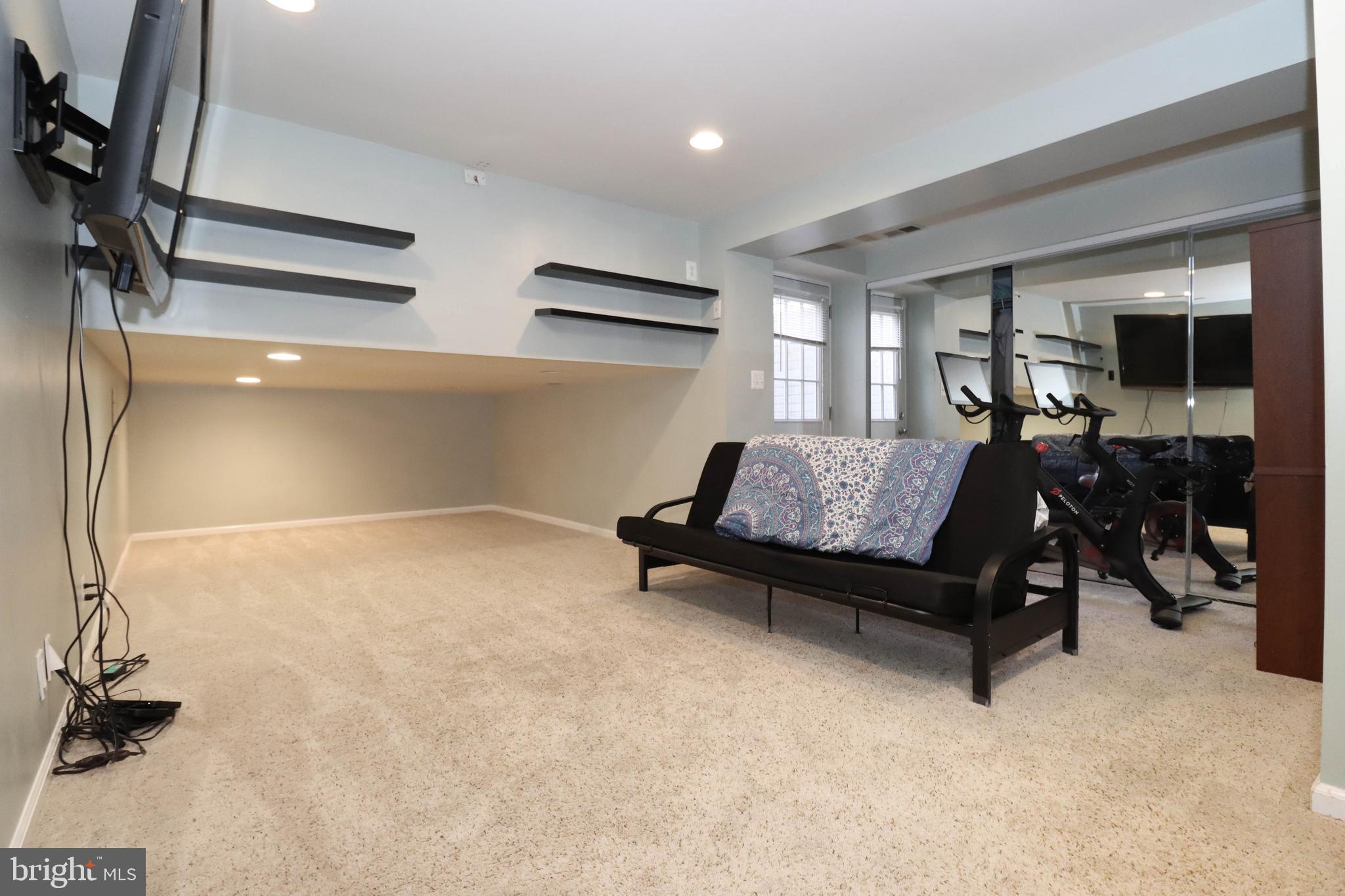 SEVEN OAKS - Residential