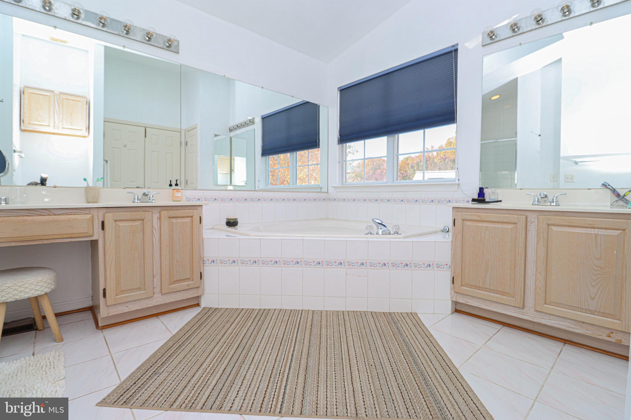 SEVEN OAKS - Residential