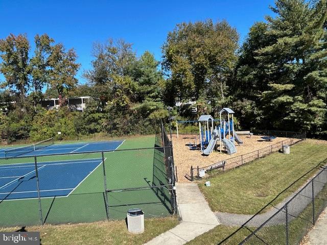 SEVEN OAKS - Residential