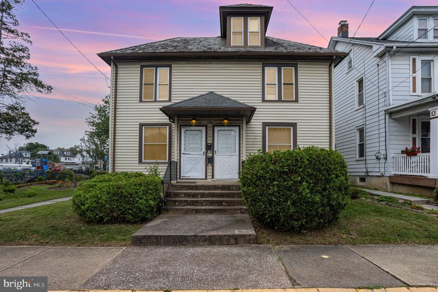 Excellent Investment Opportunity!

This large 2-unit property offers strong potential for both investors and owner-occupants. The first unit features 3 bedrooms and 1 bathroom with a market rent of $1,595, while the second unit offers 2 bedrooms and 1 bathroom with a market rent of $1,395—each providing a solid foundation for consistent rental income.

Additionally, the property includes 6 individual garages, (market rent $150 each) presenting added income potential or valuable storage space. Whether you're a seasoned investor or just getting started, this is a value-add opportunity you don’t want to miss. Schedule your private showing today!