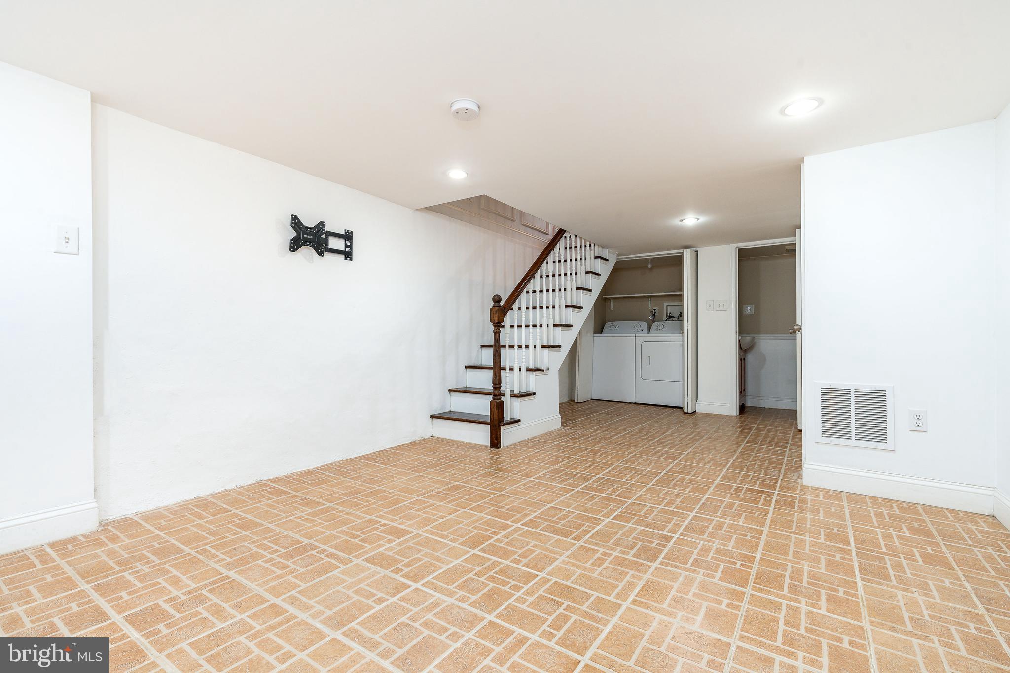 FAIRMOUNT - Residential