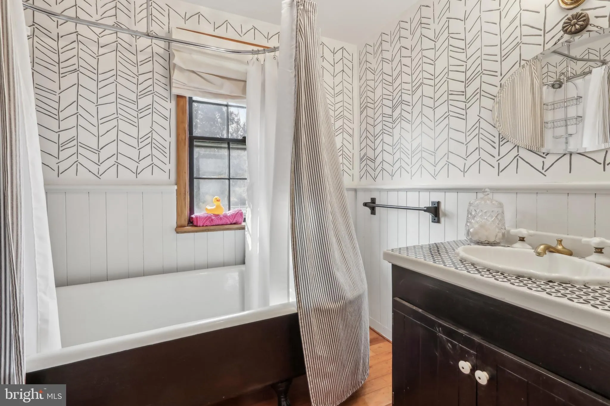 Phoenixville, Pennsylvania 19460, United States, 4 Bedrooms Bedrooms, ,3 BathroomsBathrooms,Residential,Contingent,82726