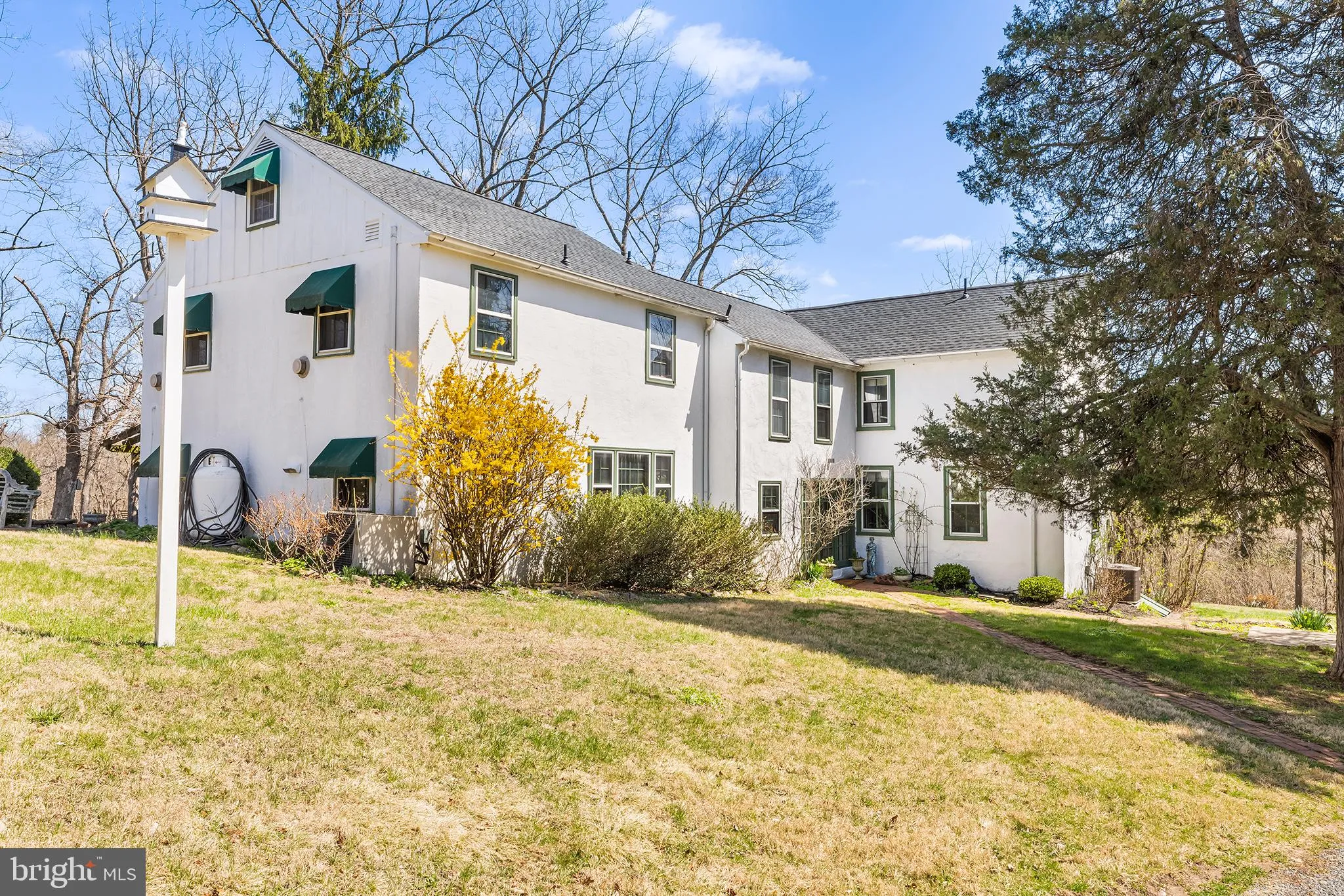 Phoenixville, Pennsylvania 19460, United States, 4 Bedrooms Bedrooms, ,3 BathroomsBathrooms,Residential,Contingent,82726