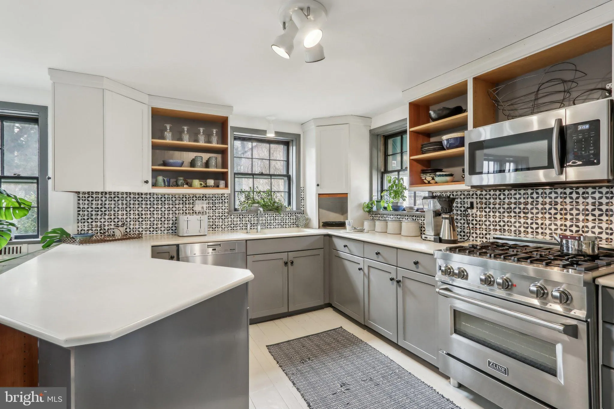 Phoenixville, Pennsylvania 19460, United States, 4 Bedrooms Bedrooms, ,3 BathroomsBathrooms,Residential,Contingent,82726