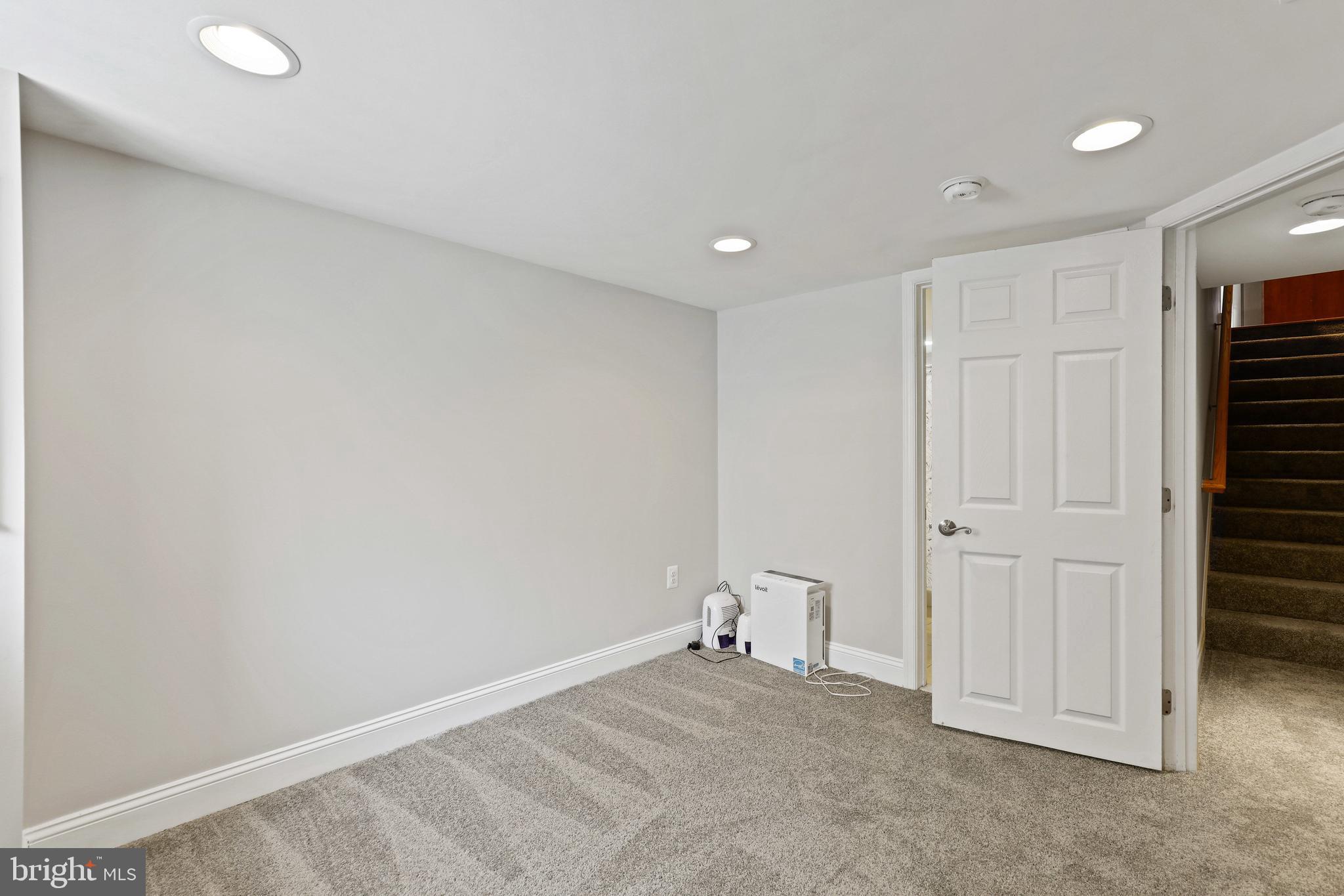 LOCUST POINT - Residential