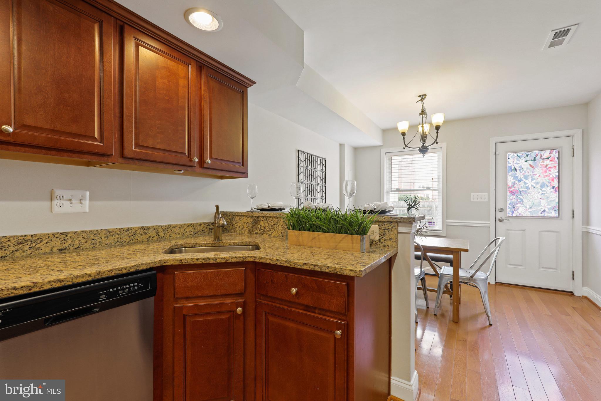 LOCUST POINT - Residential