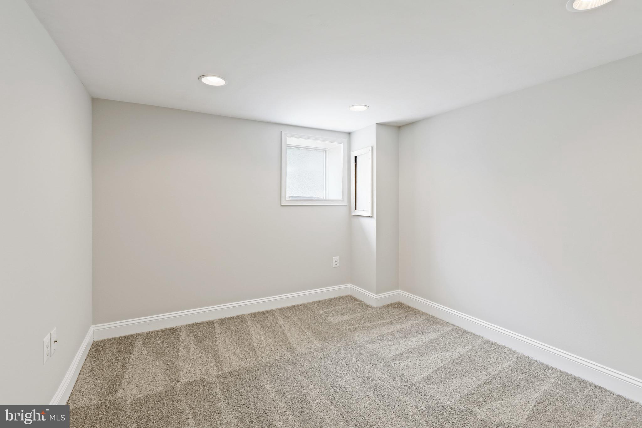 LOCUST POINT - Residential