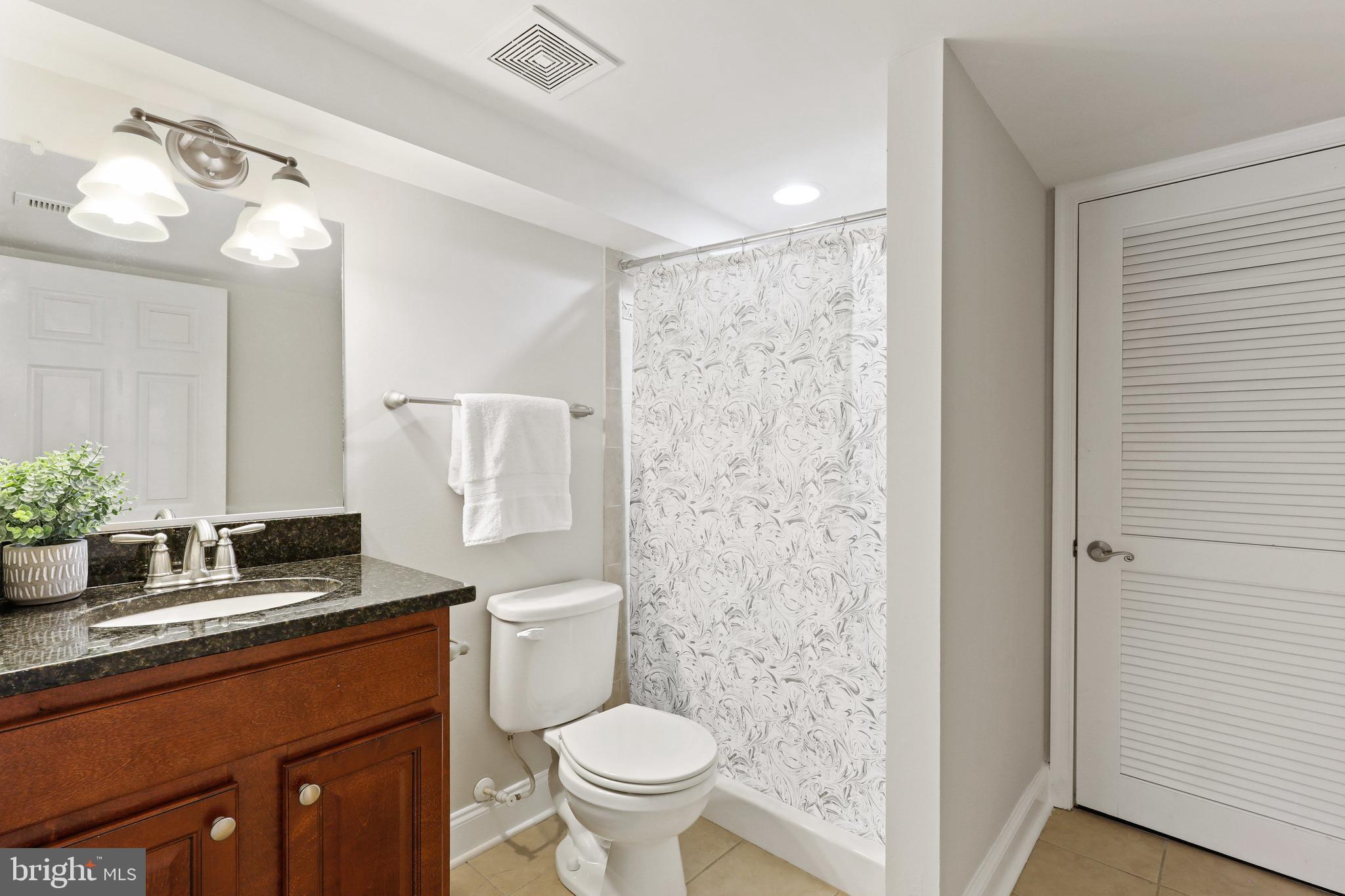 LOCUST POINT - Residential