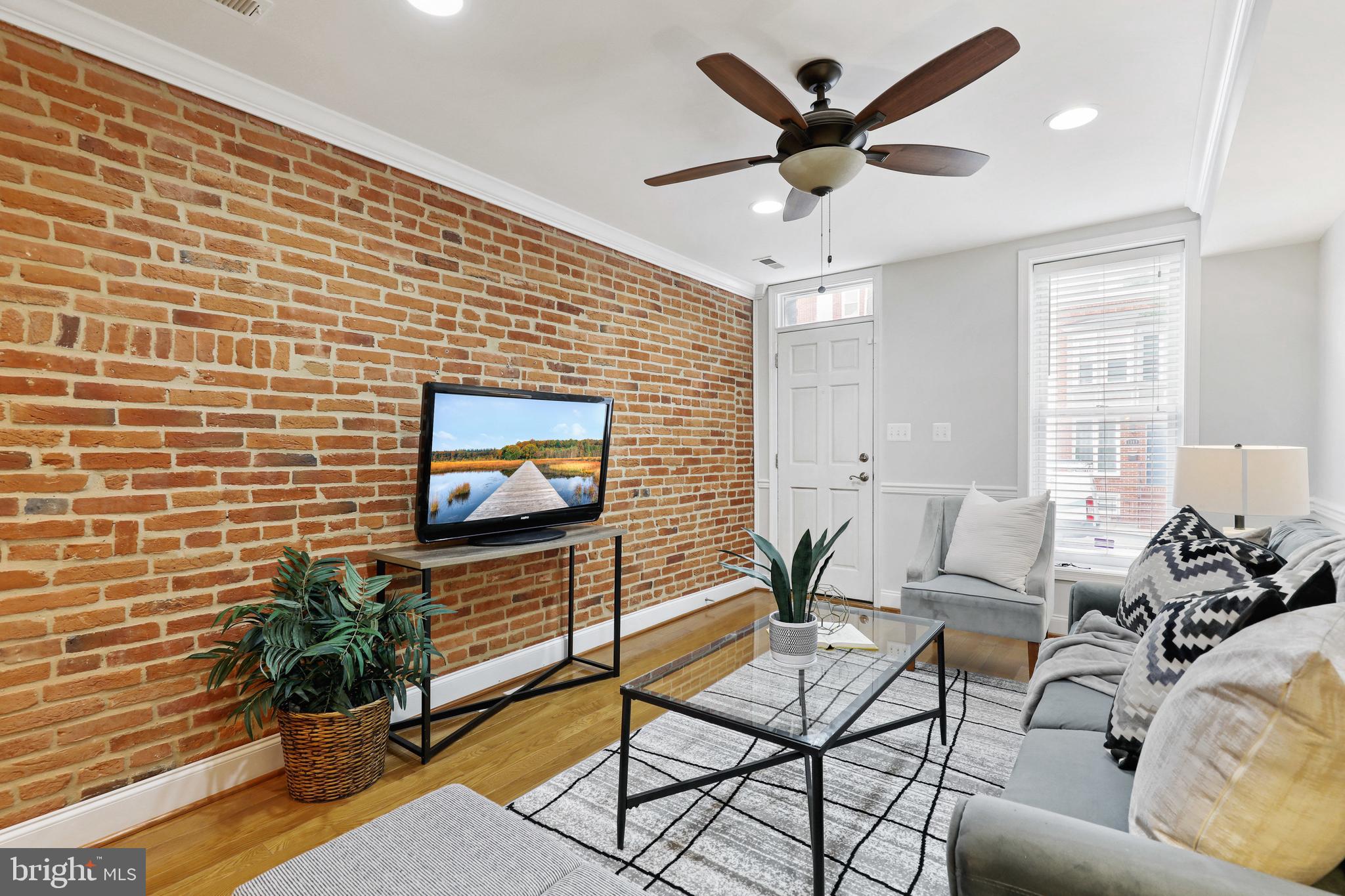 LOCUST POINT - Residential