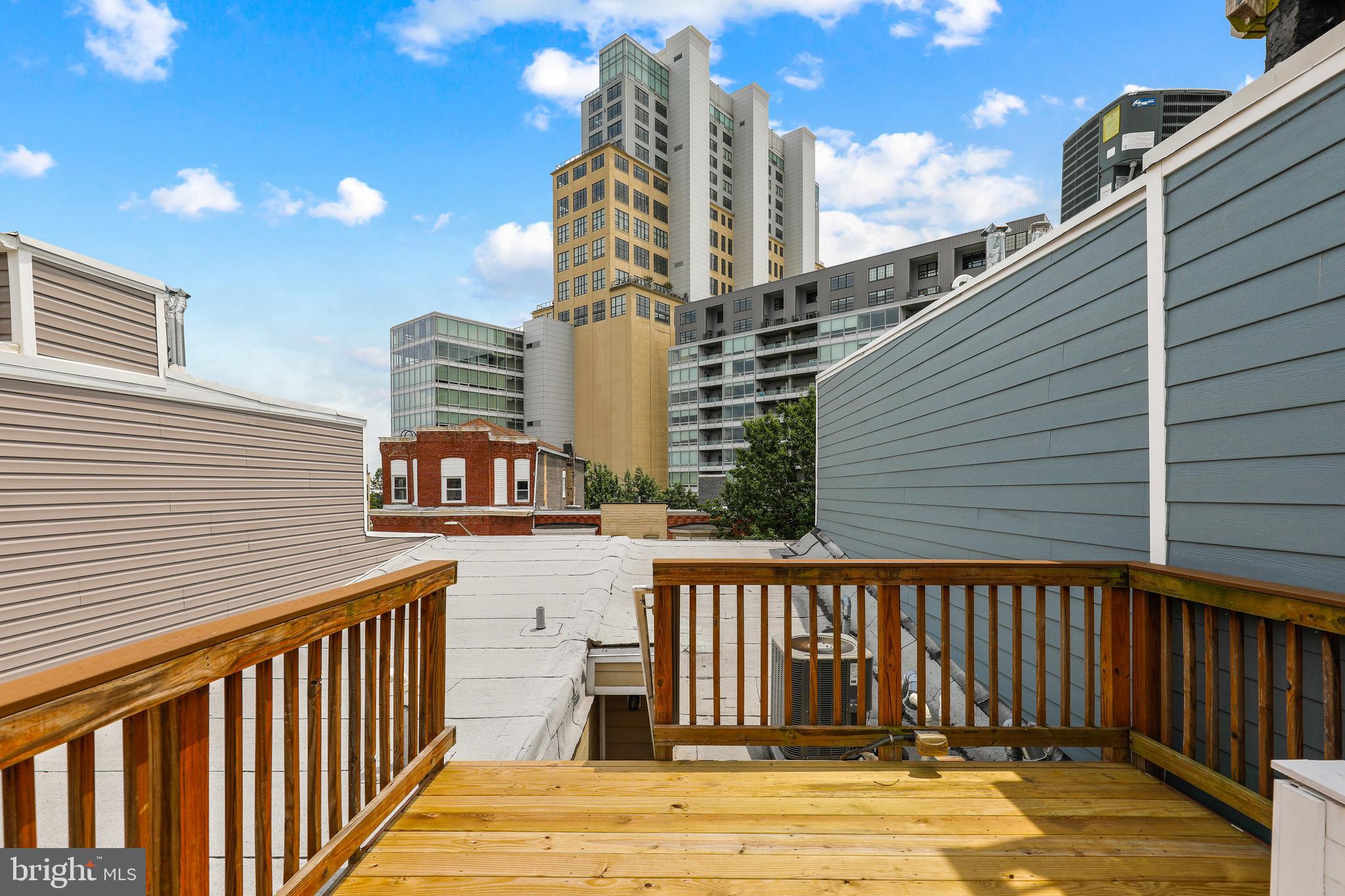 LOCUST POINT - Residential