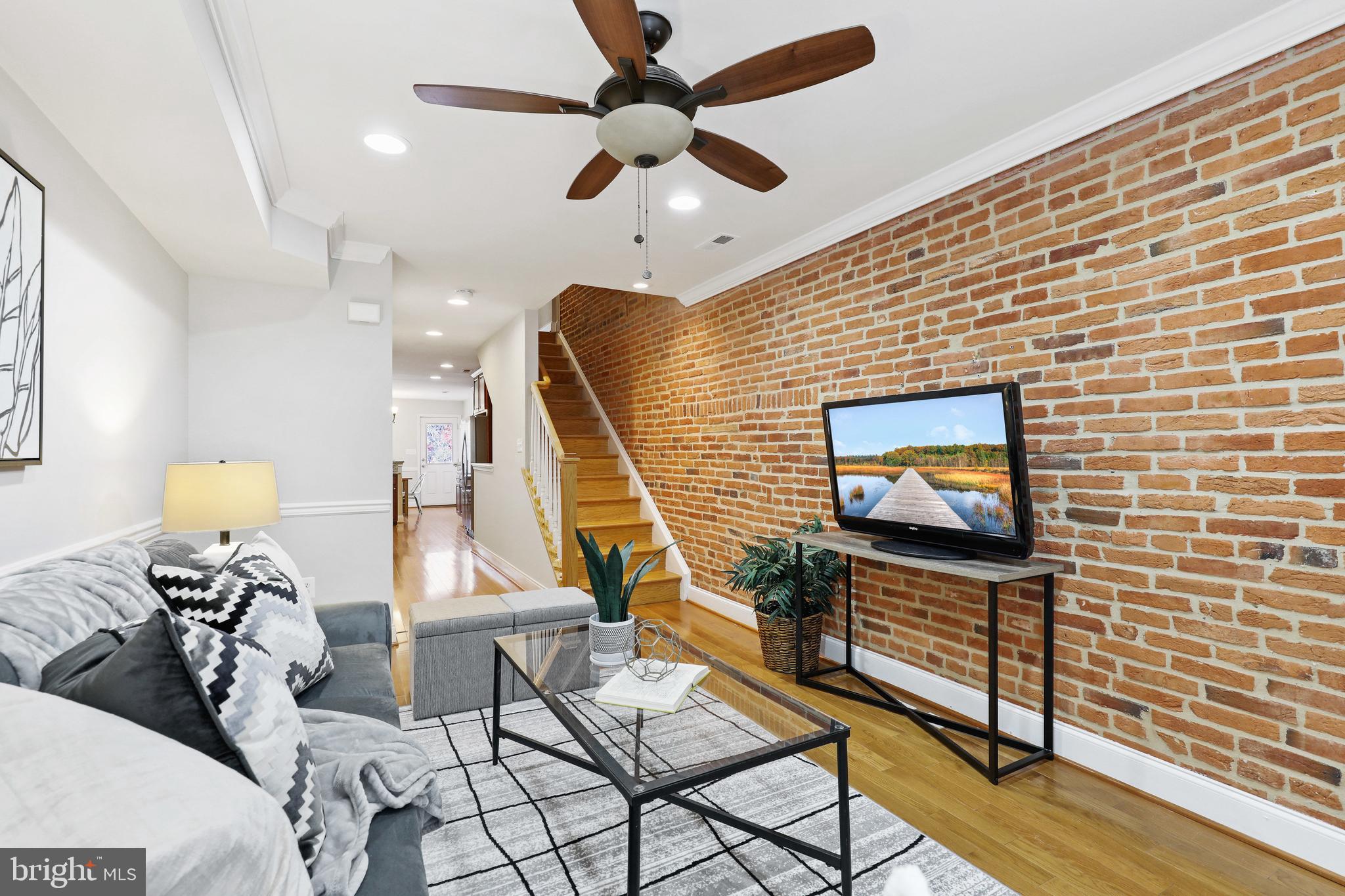 LOCUST POINT - Residential