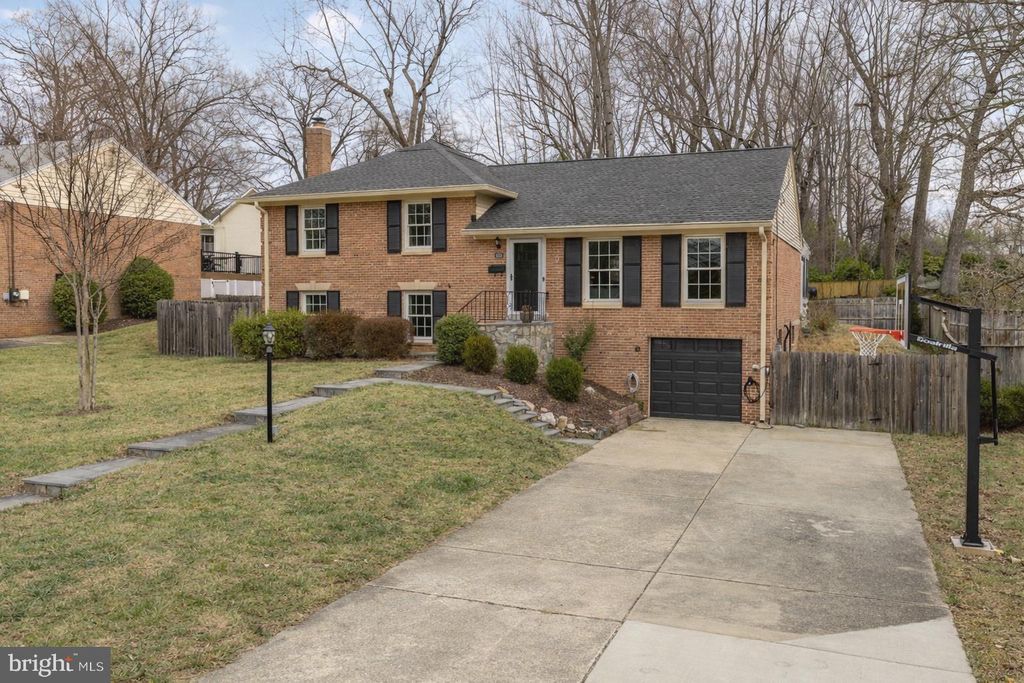 Photo of 9615 Byeforde Road, KENSINGTON, MD 20895 (MLS # MDMC2215590)