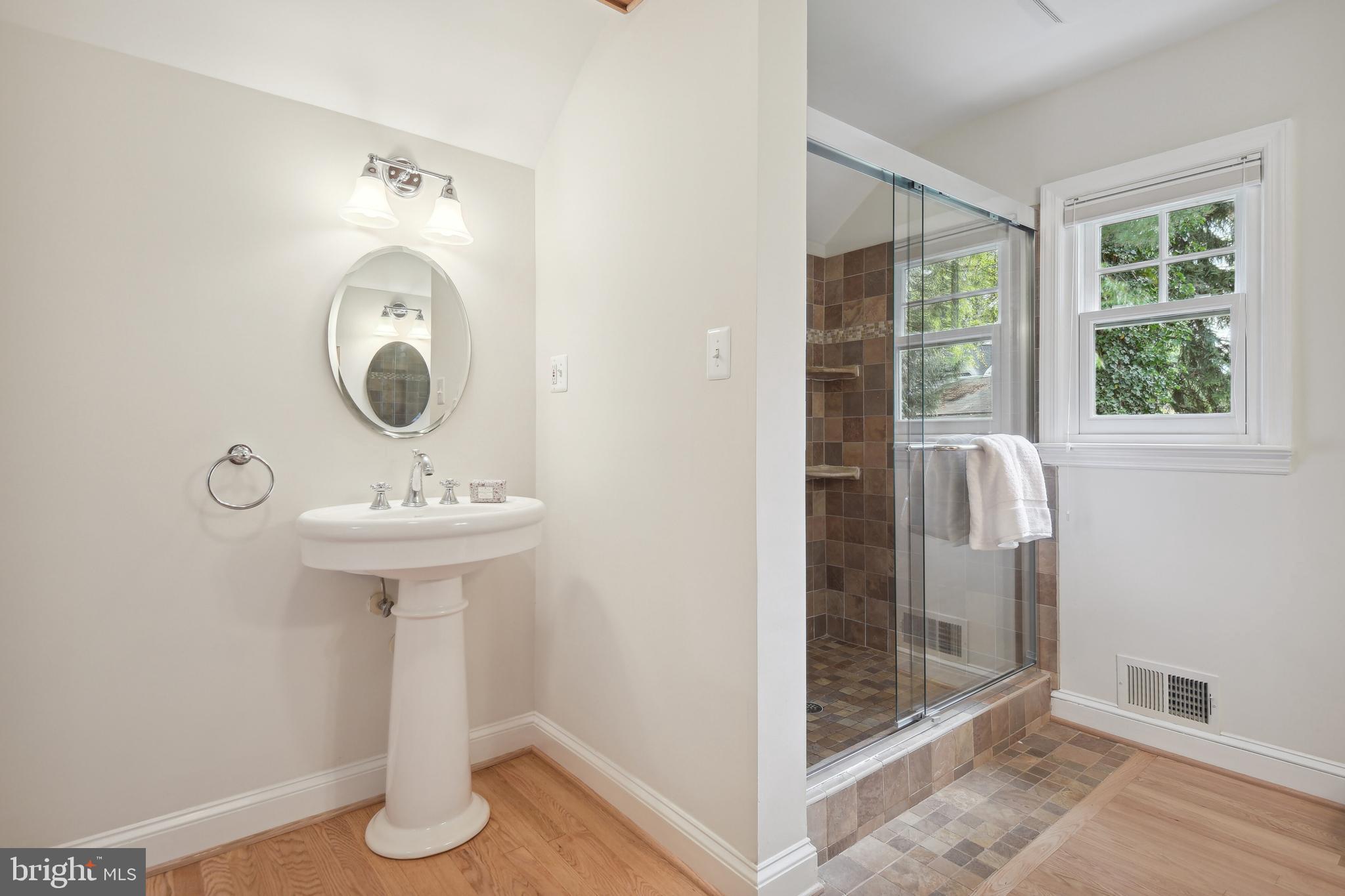 PINEVIEW - Residential