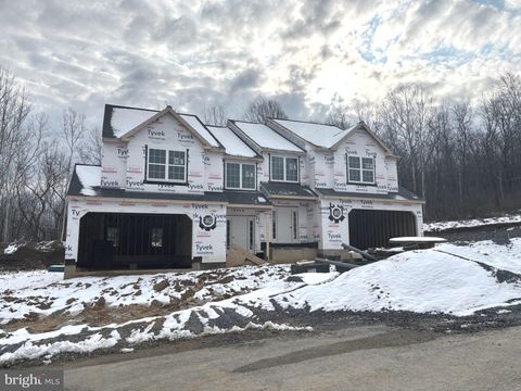 Townhouse For Sale - 19 Castle Drive #LOT 4<br/> ROBESONIA, PA 19551