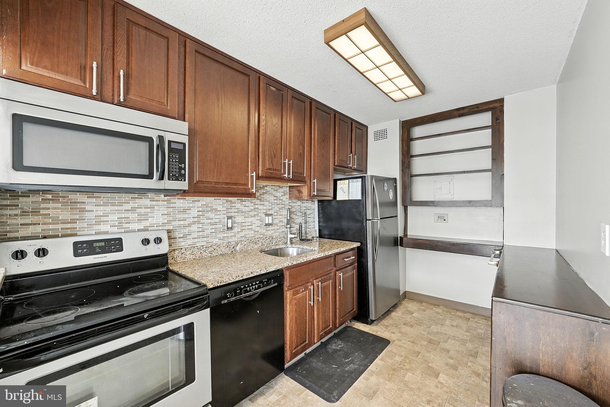 HUNTING CREEK CLUB CONDOMINIUMS - Residential