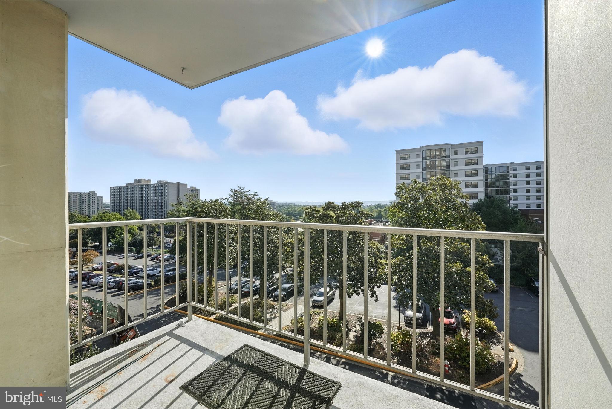 HUNTING CREEK CLUB CONDOMINIUMS - Residential