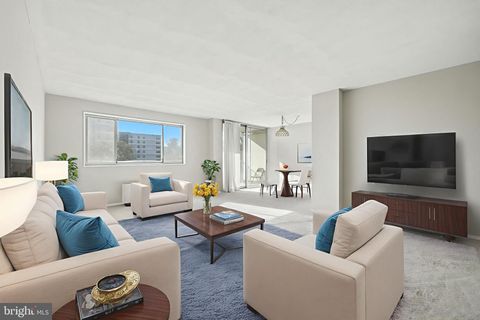 Photo of 2059 Huntington Avenue #503, ALEXANDRIA, VA 22303 (MLS # VAFX2267022)